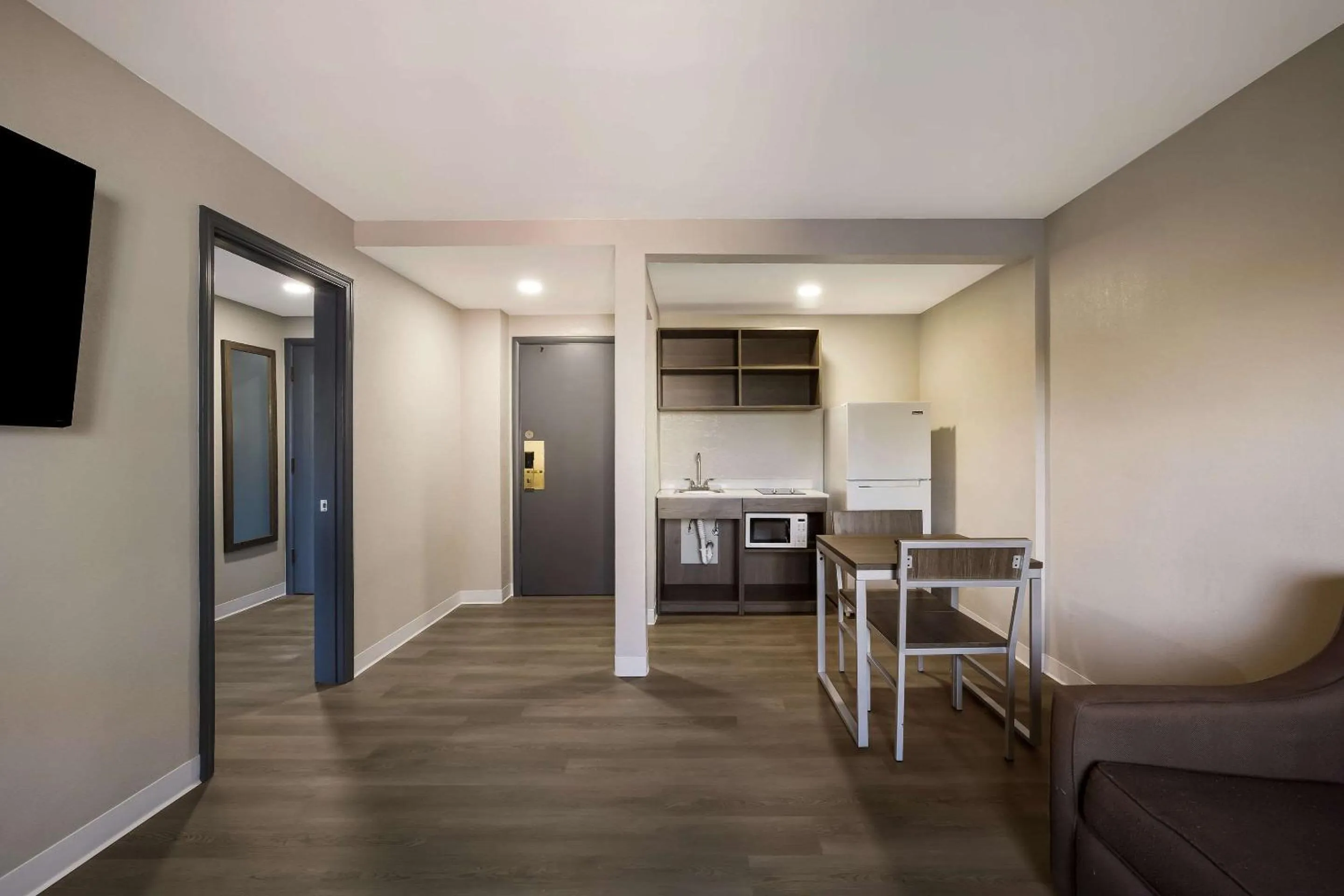 Bedroom in Suburban Studios Milwaukee Airport