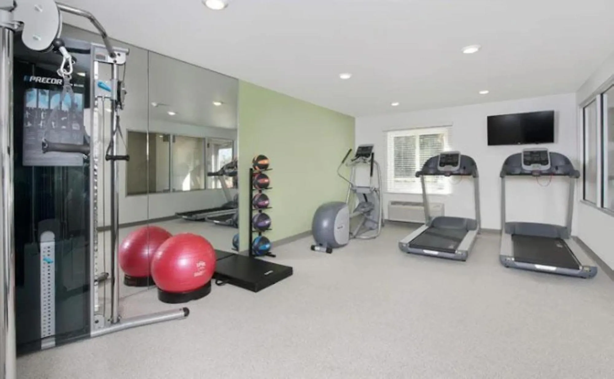 Fitness centre/facilities in WoodSpring Suites Orlando East UCF