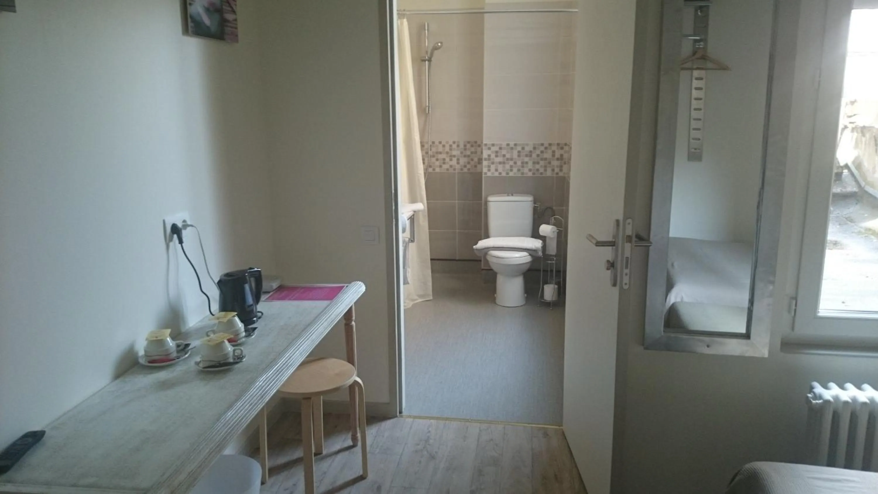 Toilet in Le Bannier Hotel Restaurant