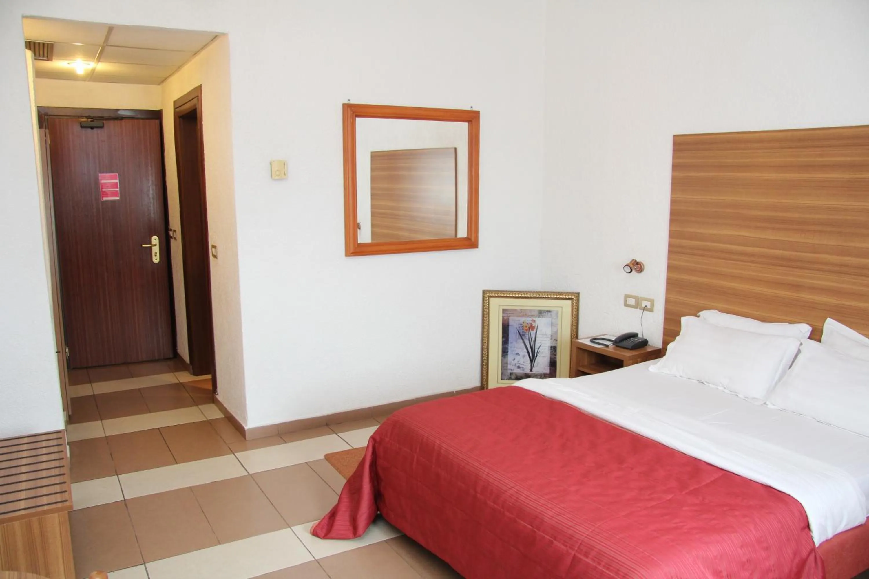 Bedroom, Bed in Hotel Franco Yaounde