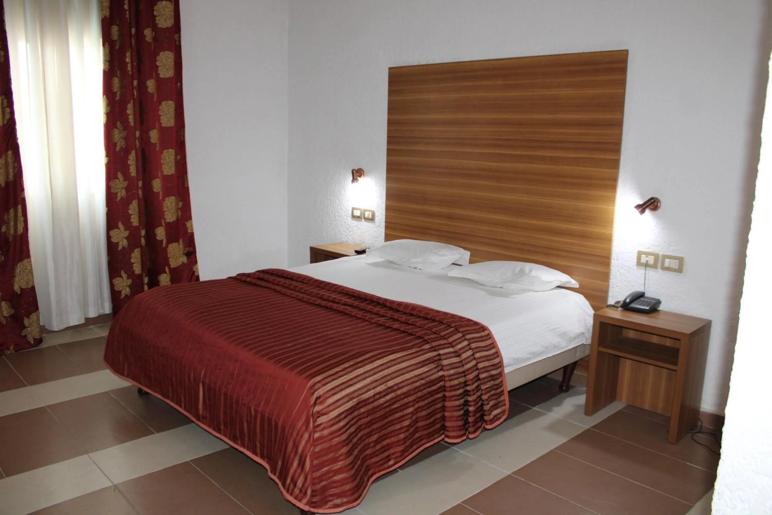 Bedroom, Bed in Hotel Franco Yaounde