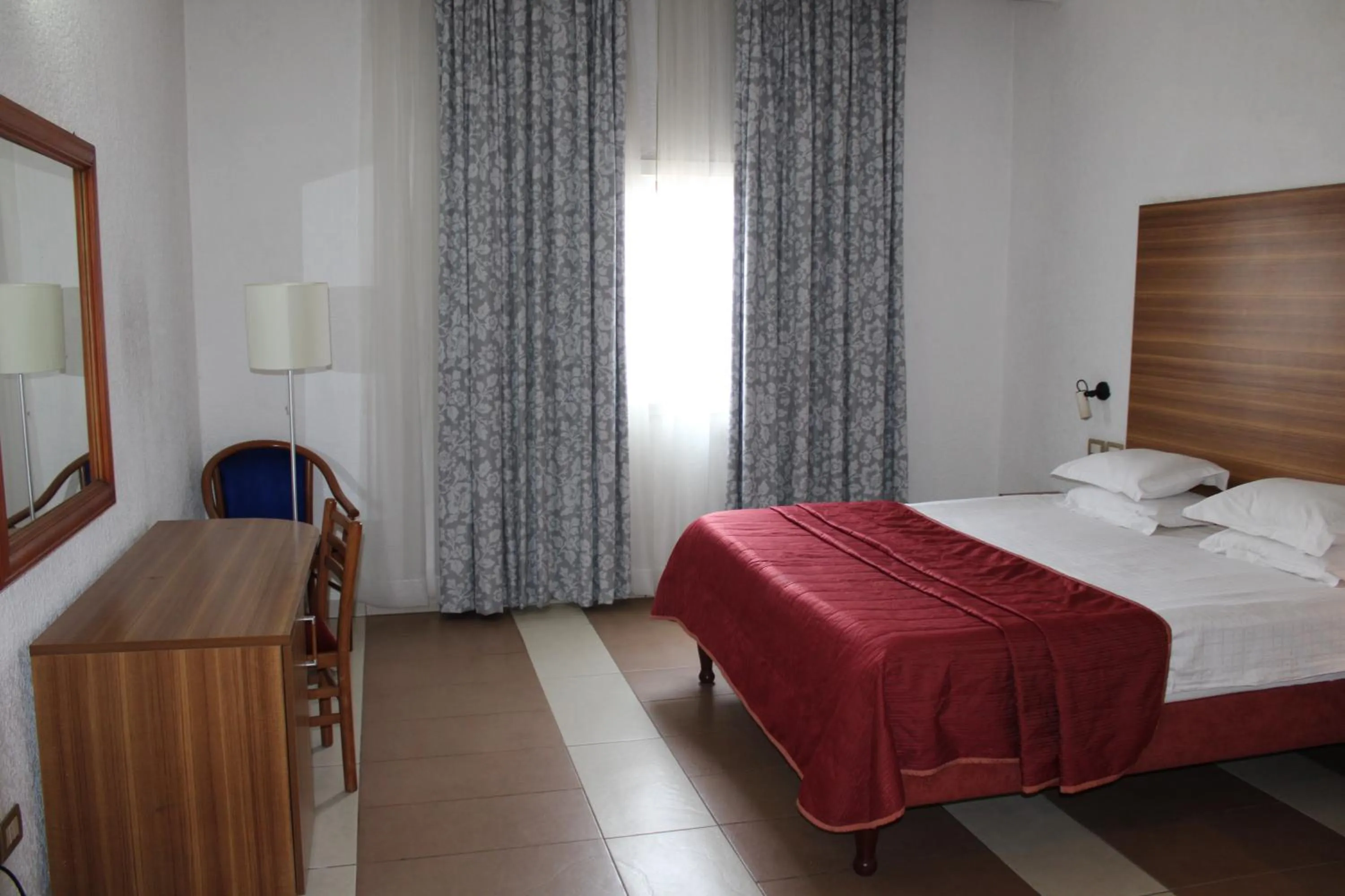 Bedroom, Bed in Hotel Franco Yaounde