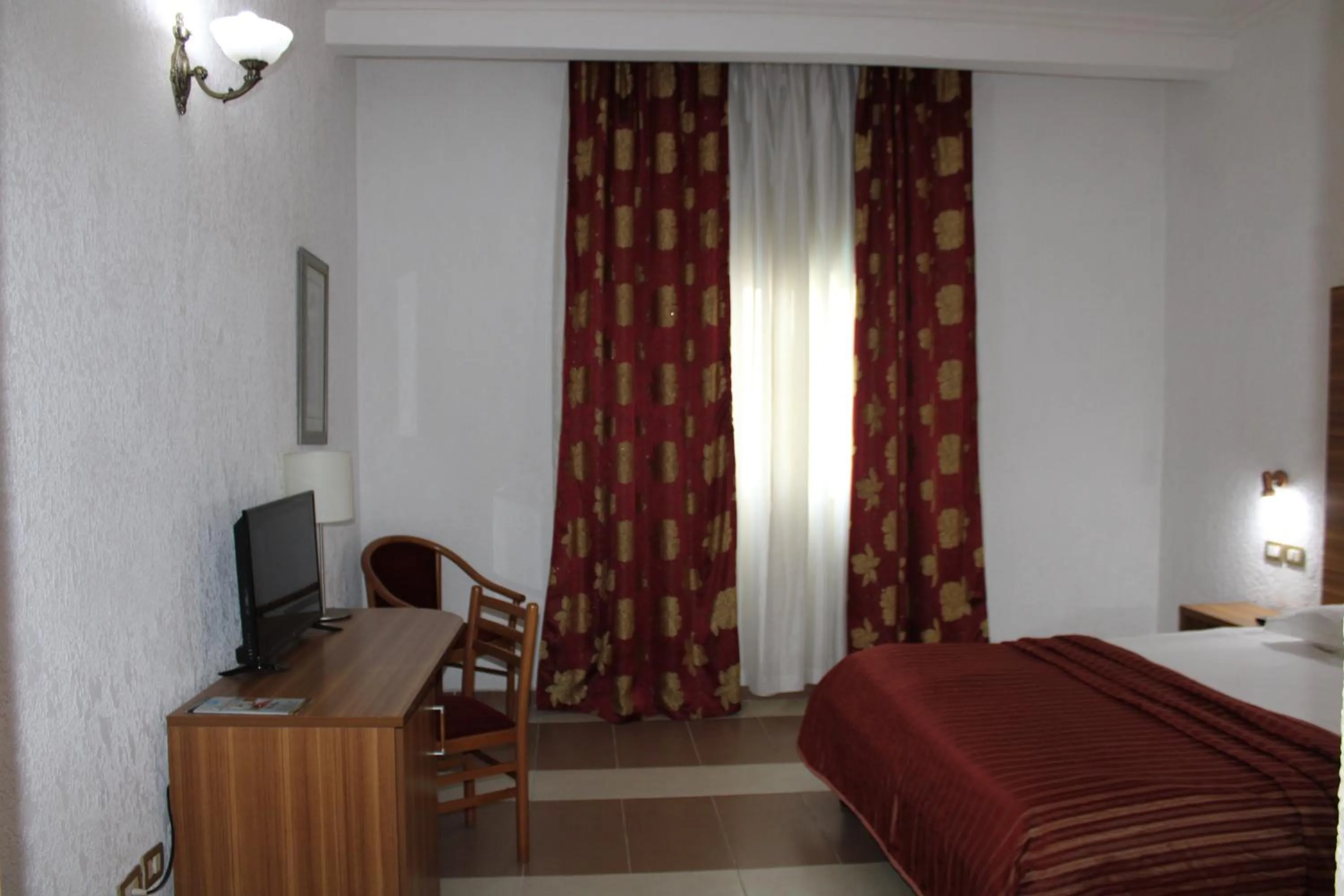 Bedroom, Bed in Hotel Franco Yaounde
