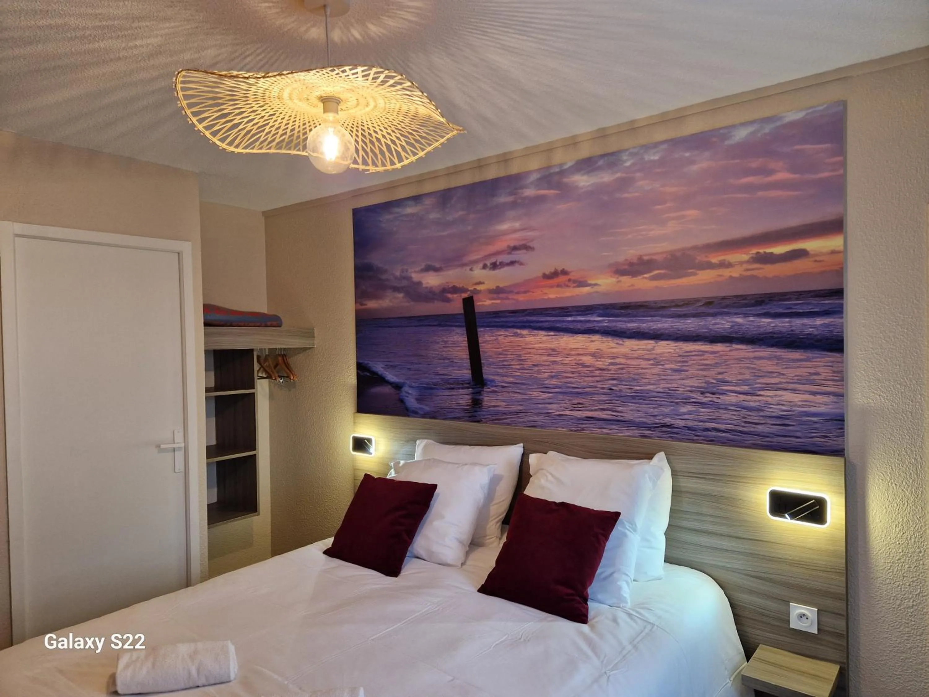 Property building, Bed in Hotel Eisenhower