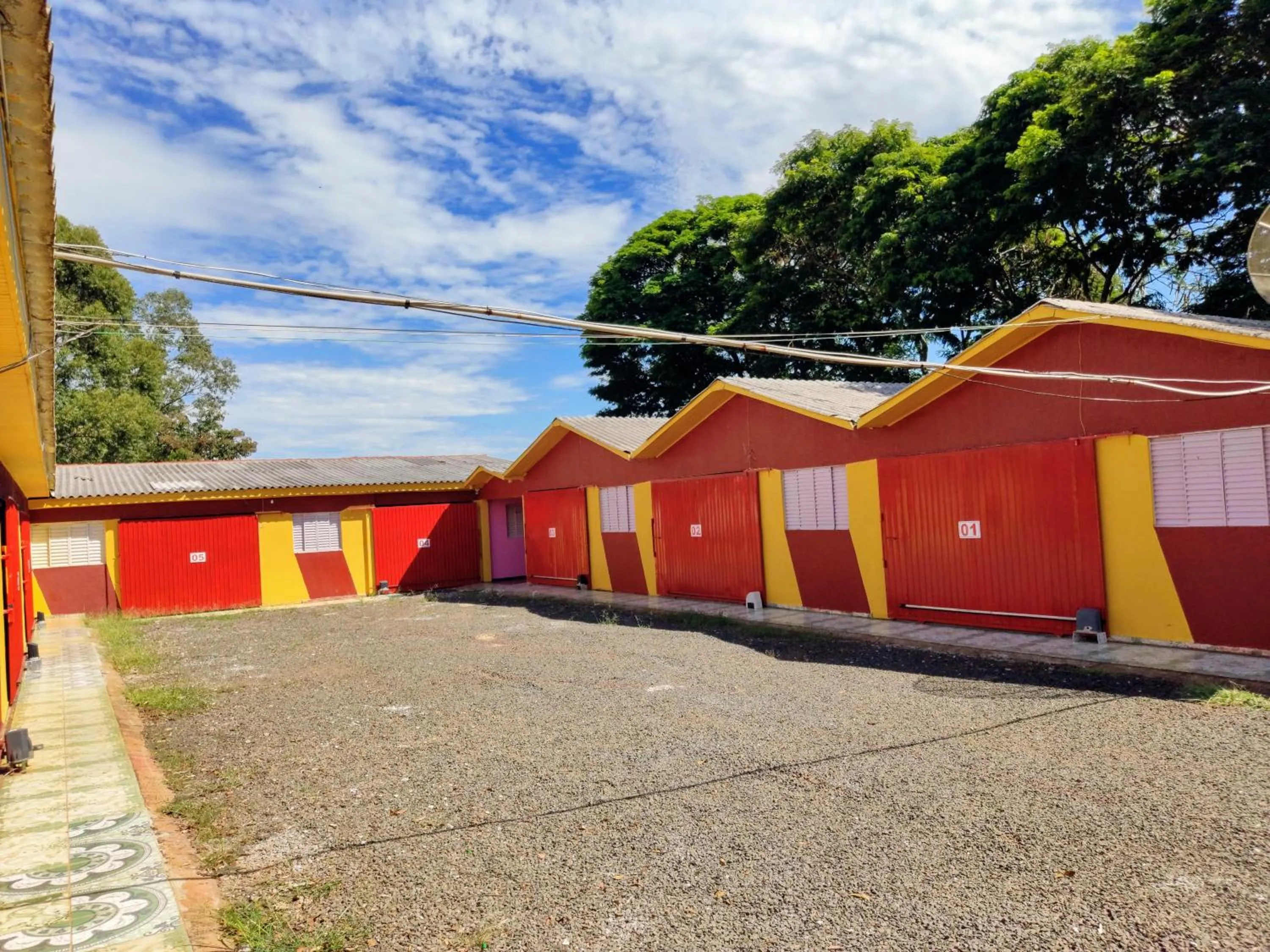 Inner courtyard view in Hotel Paraíso Guaira