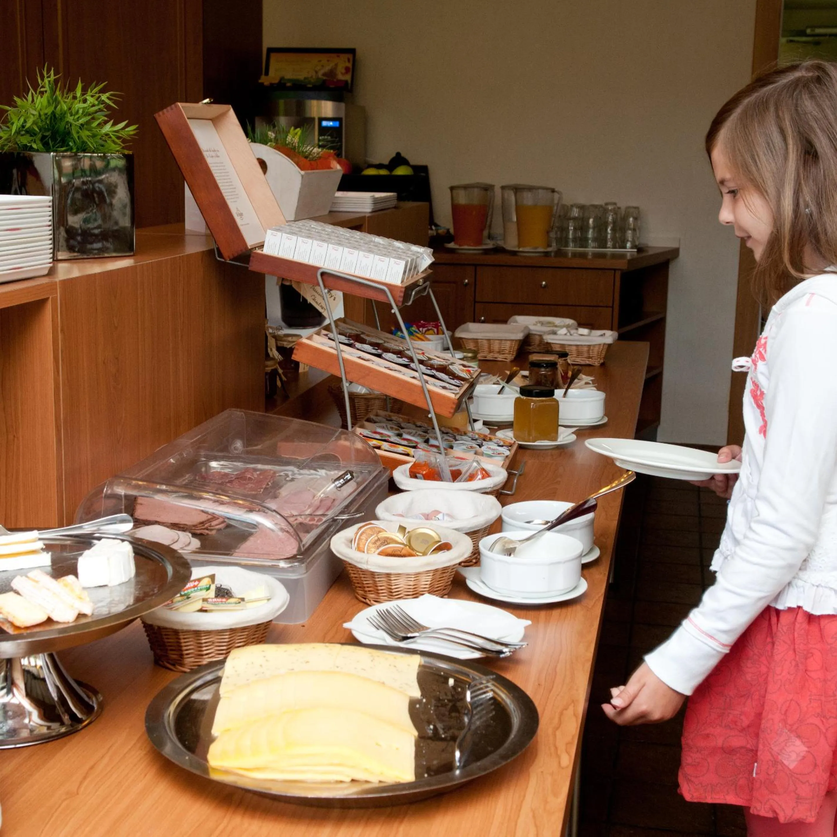 People in Hotel Restaurant Vijlerhof