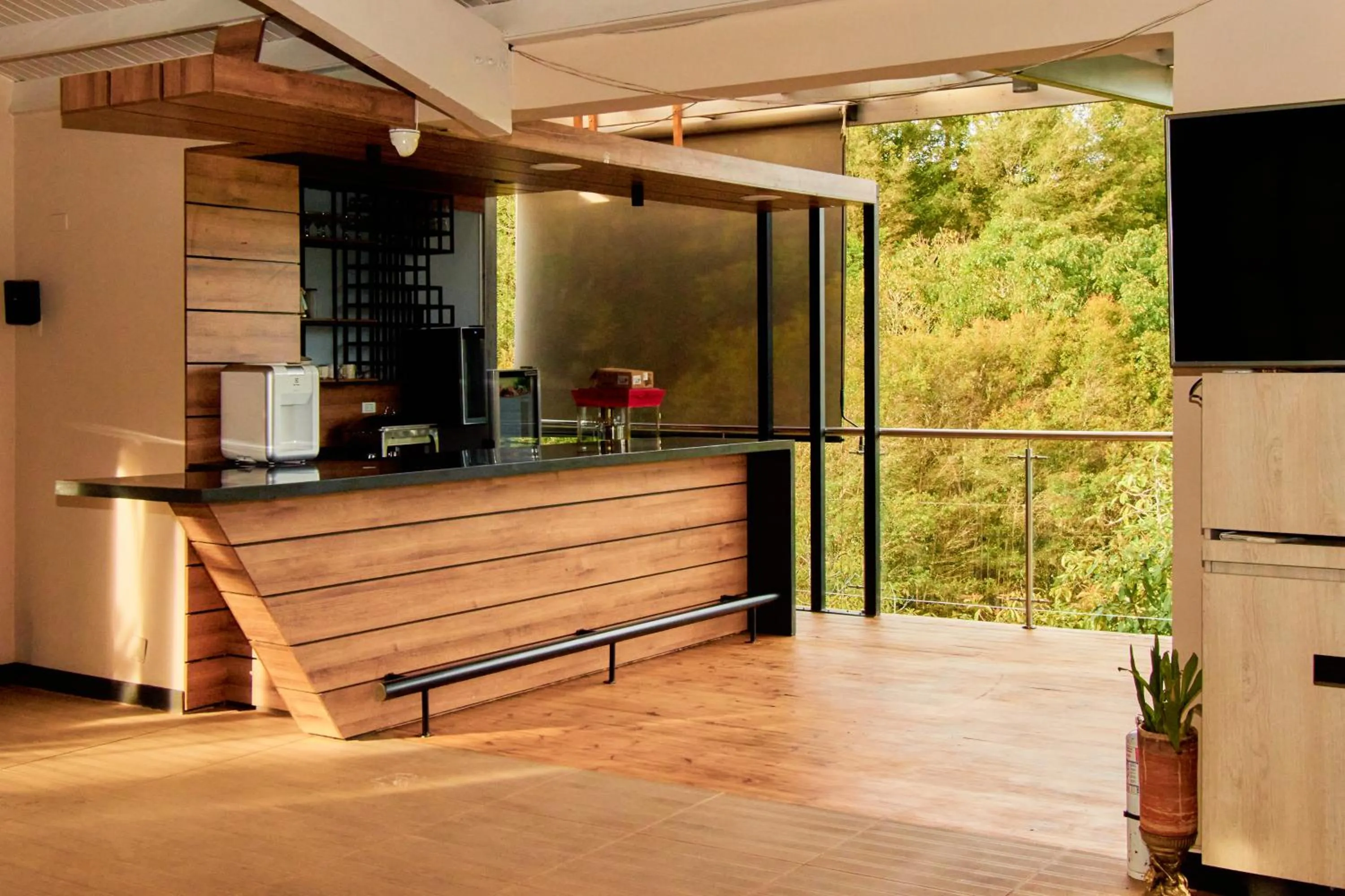 Lounge or bar in Kokumi by Bernalo Hotels