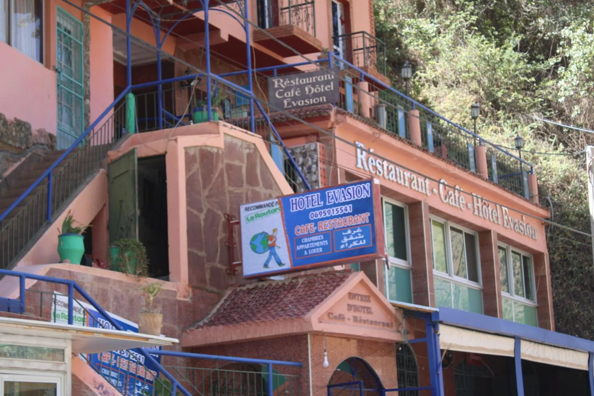 Property building in hotel evasion