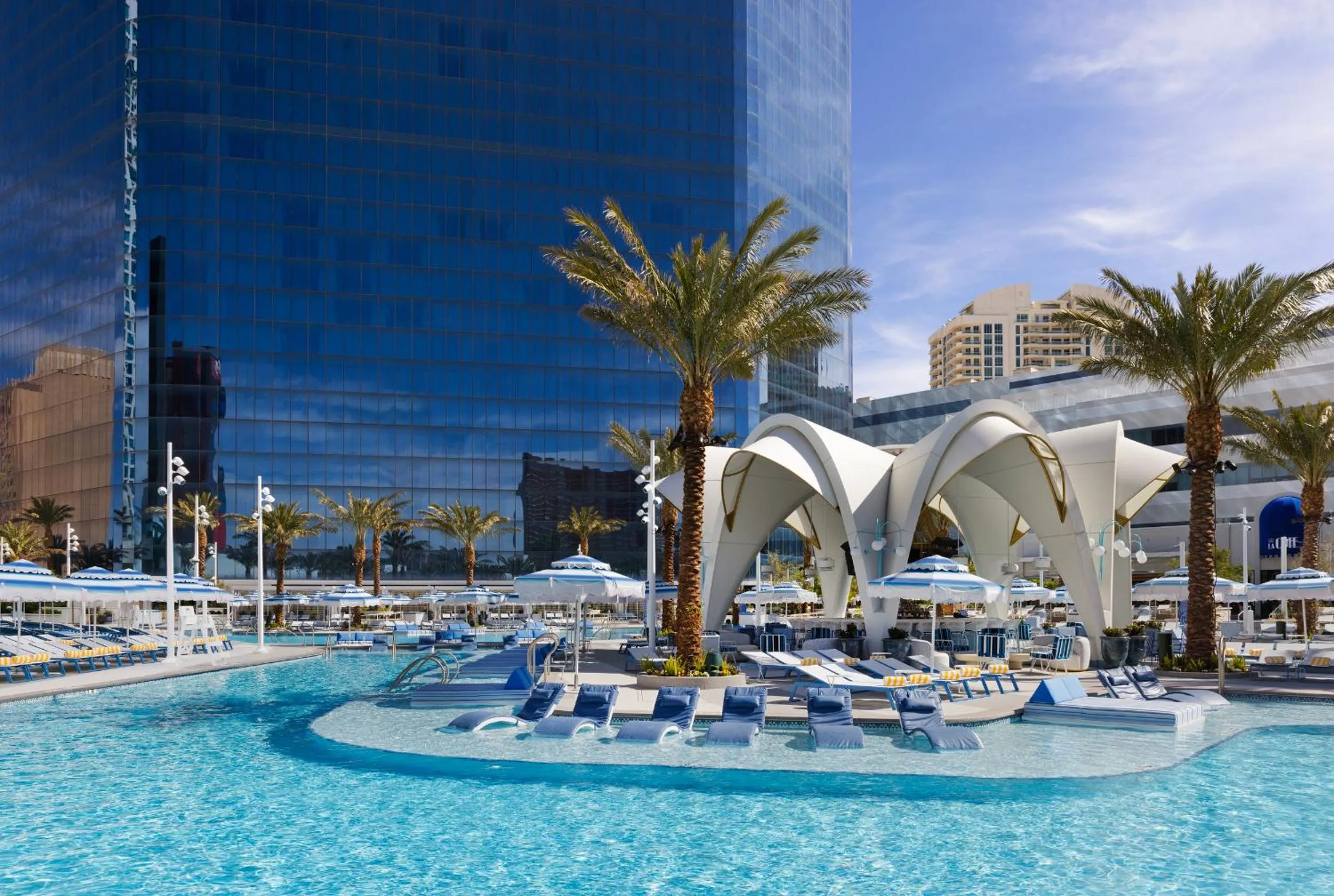 Swimming pool in Fontainebleau Las Vegas