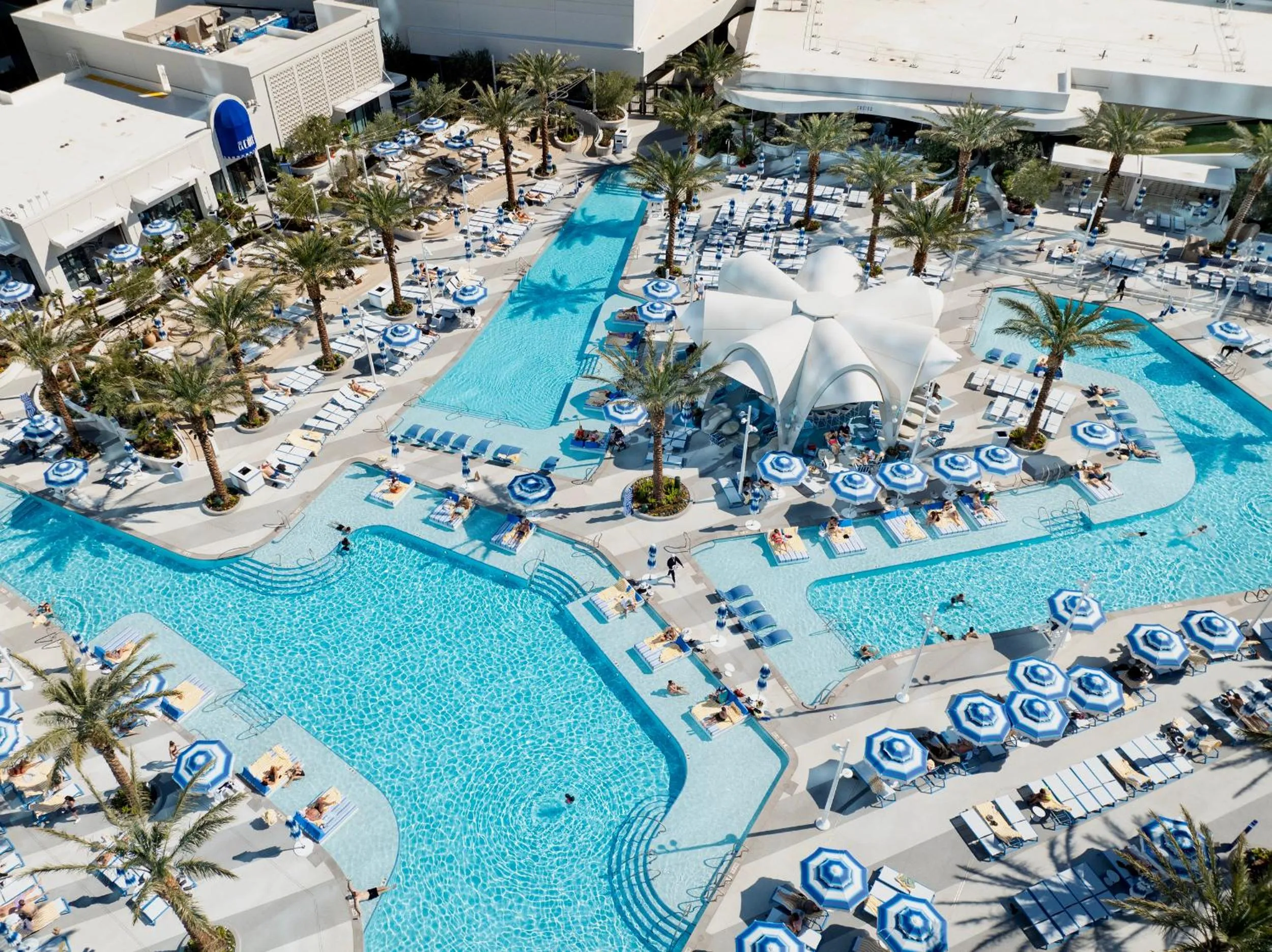Swimming pool in Fontainebleau Las Vegas