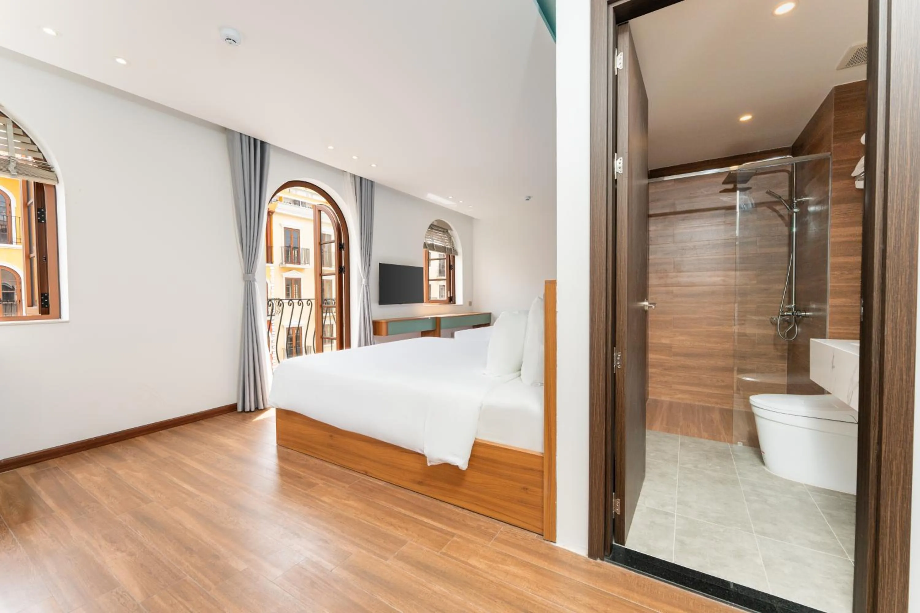 Shower in Mimosa Hotel Phú Quốc