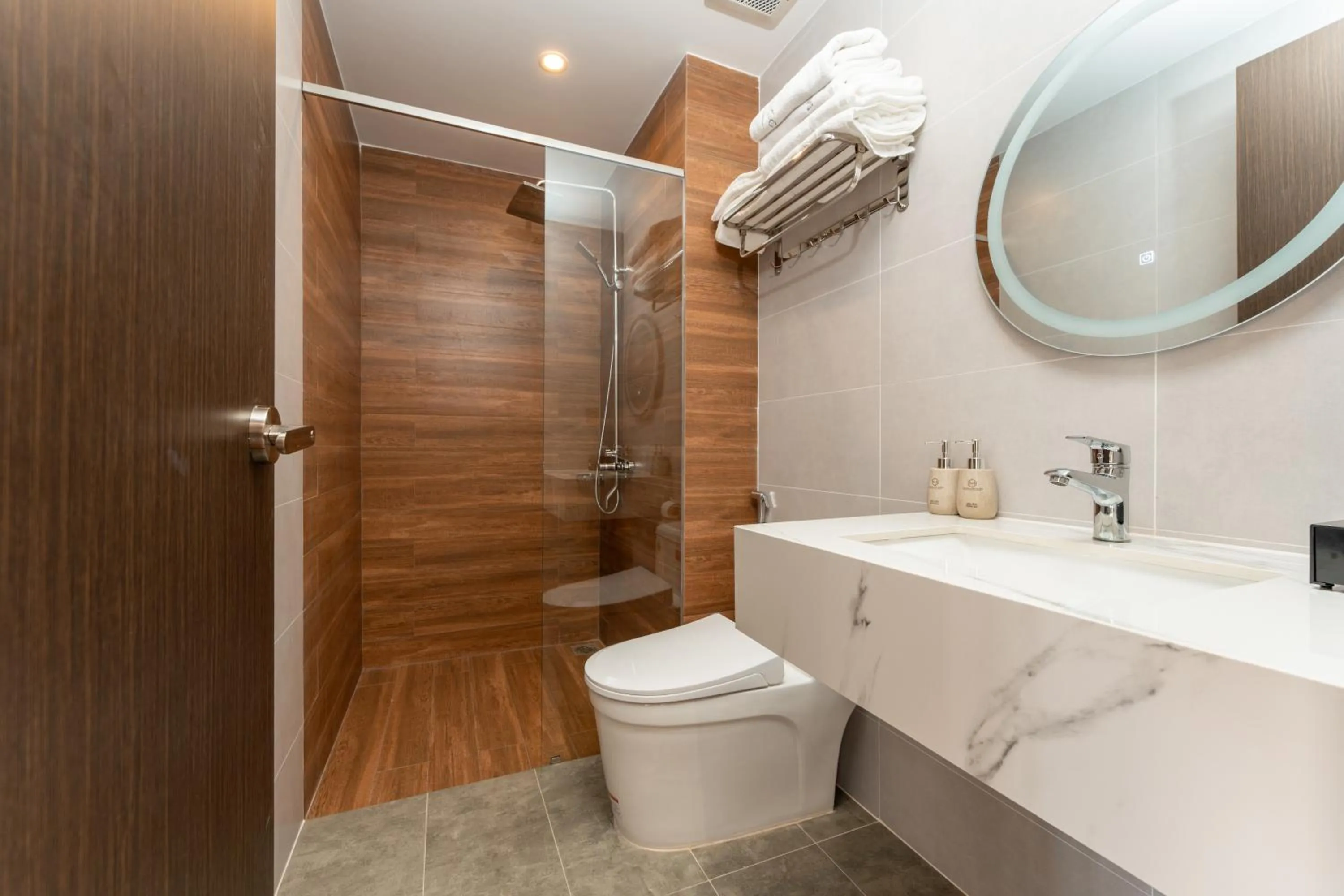 Shower in Mimosa Hotel Phú Quốc