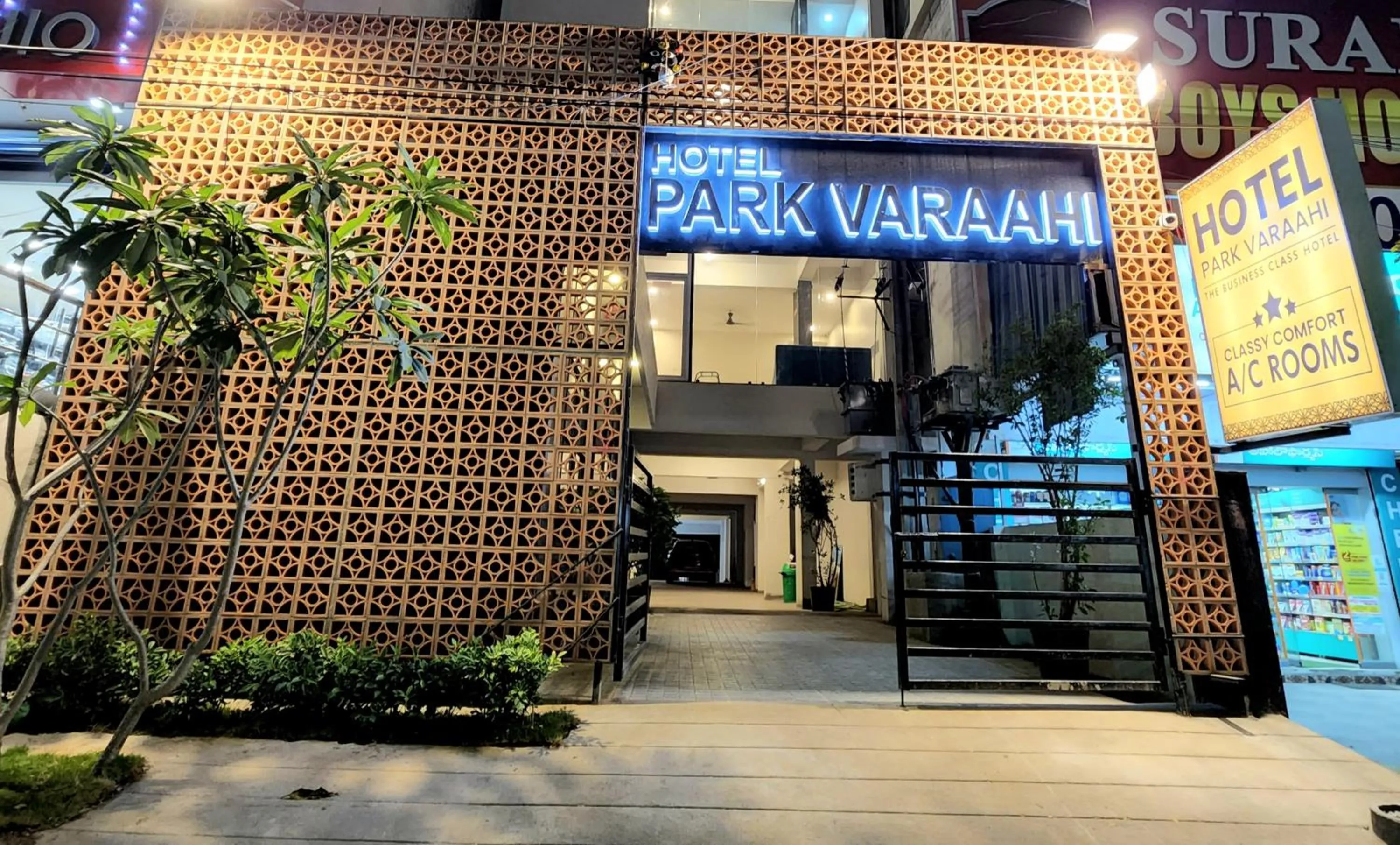 Property building in Hotel Park Varaahi