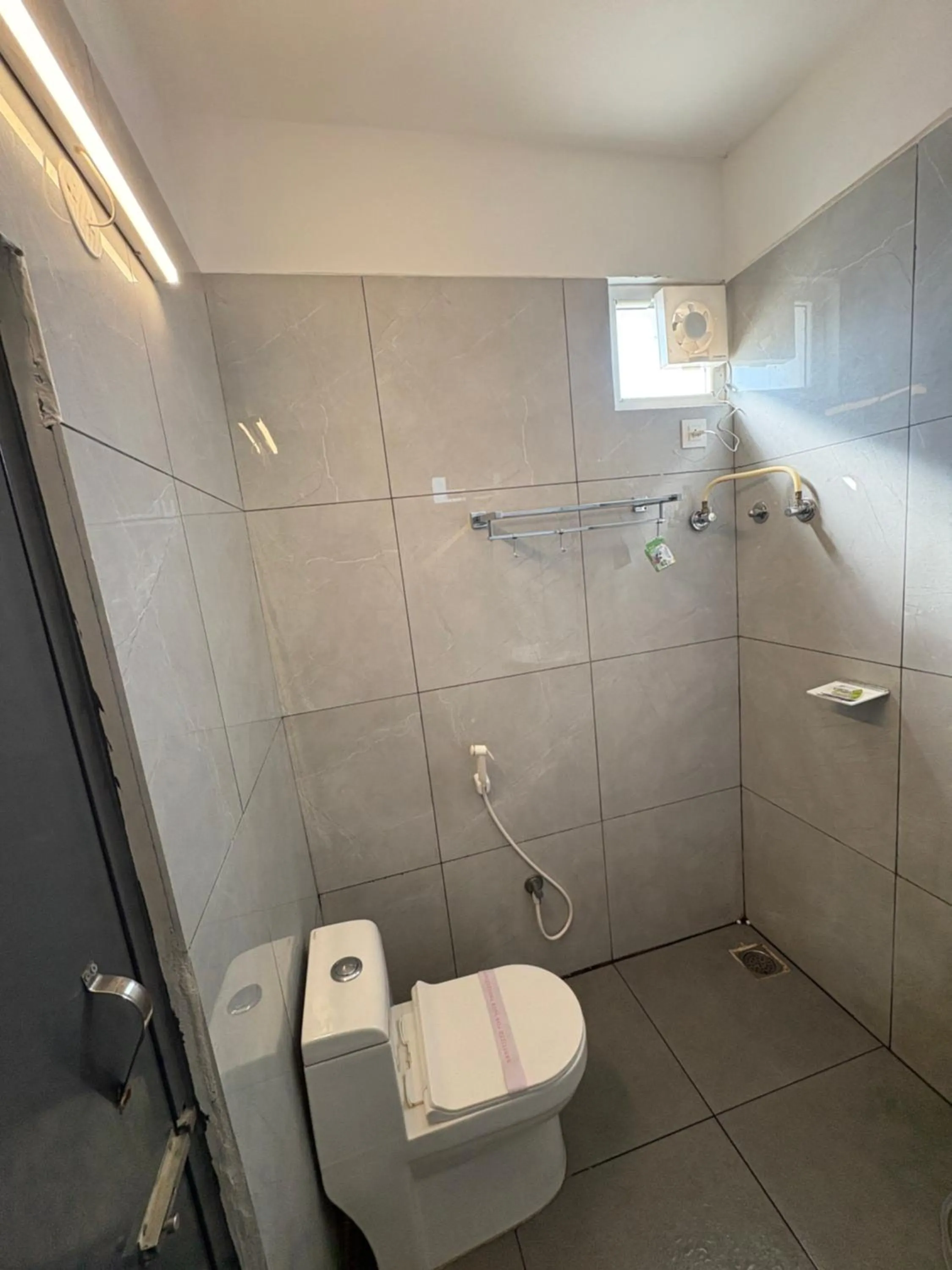 Toilet in Hotel Park Varaahi