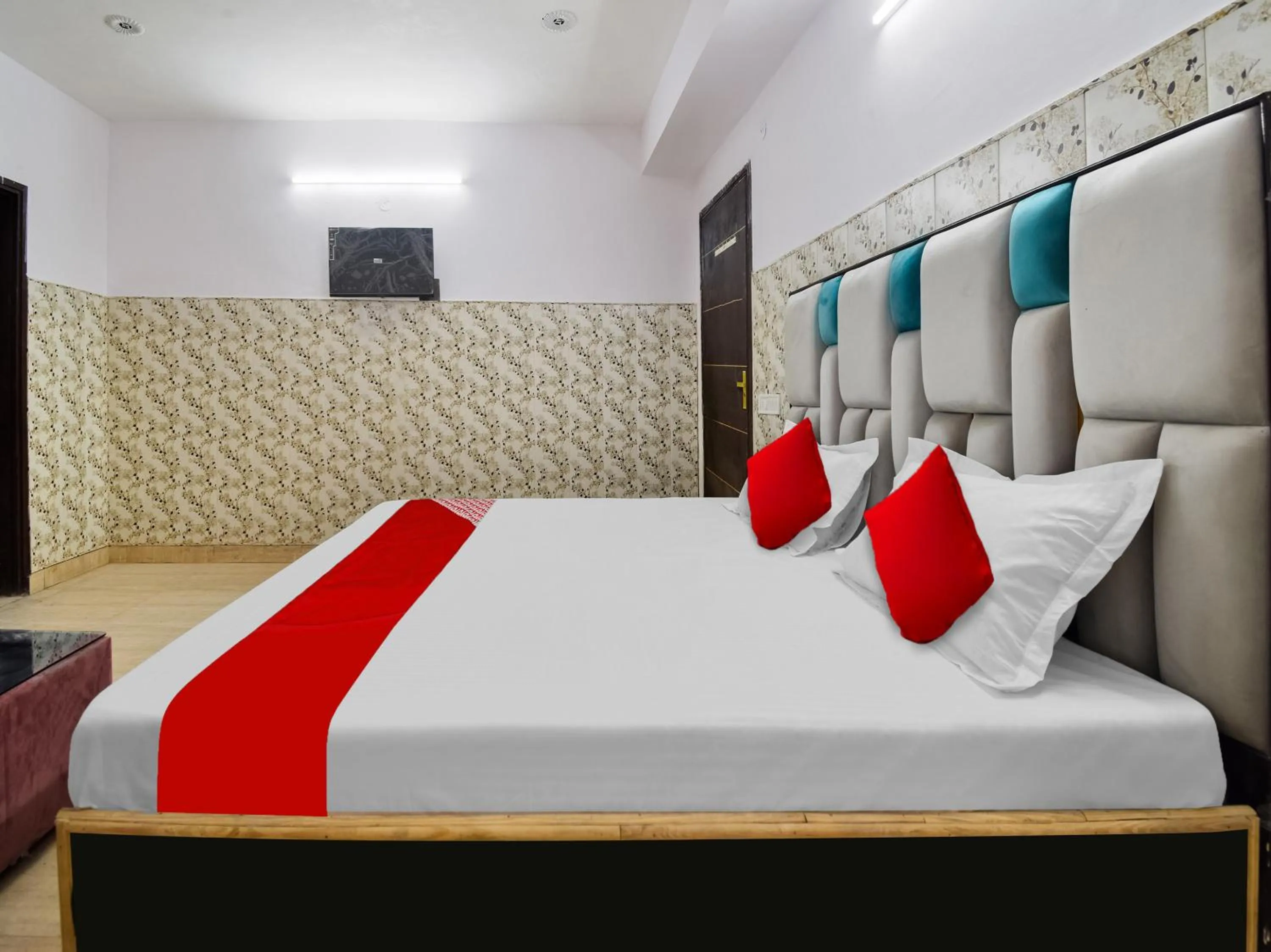 Bedroom in Hotel O Black Inn