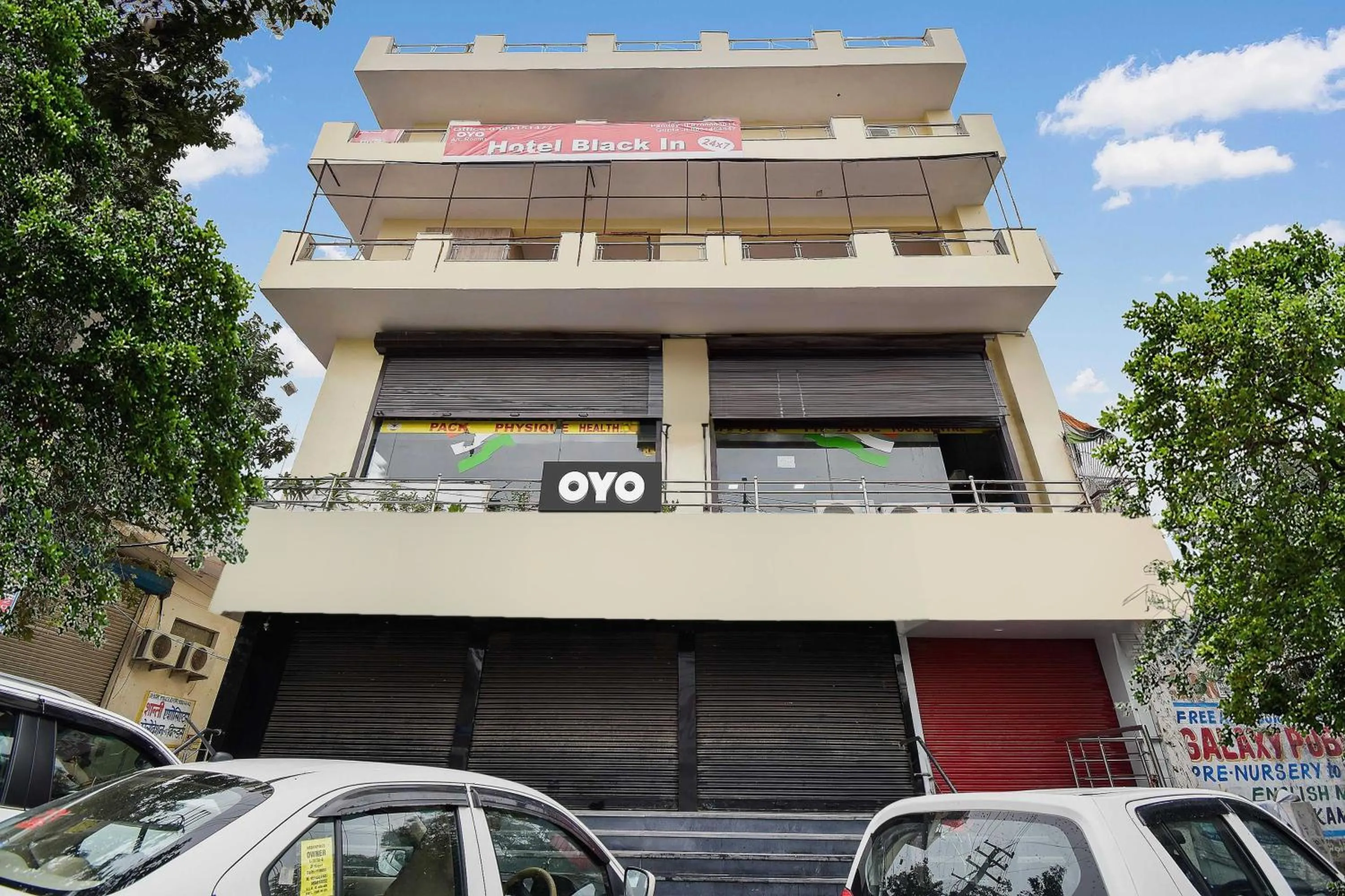 Facade/entrance in Hotel O Black Inn