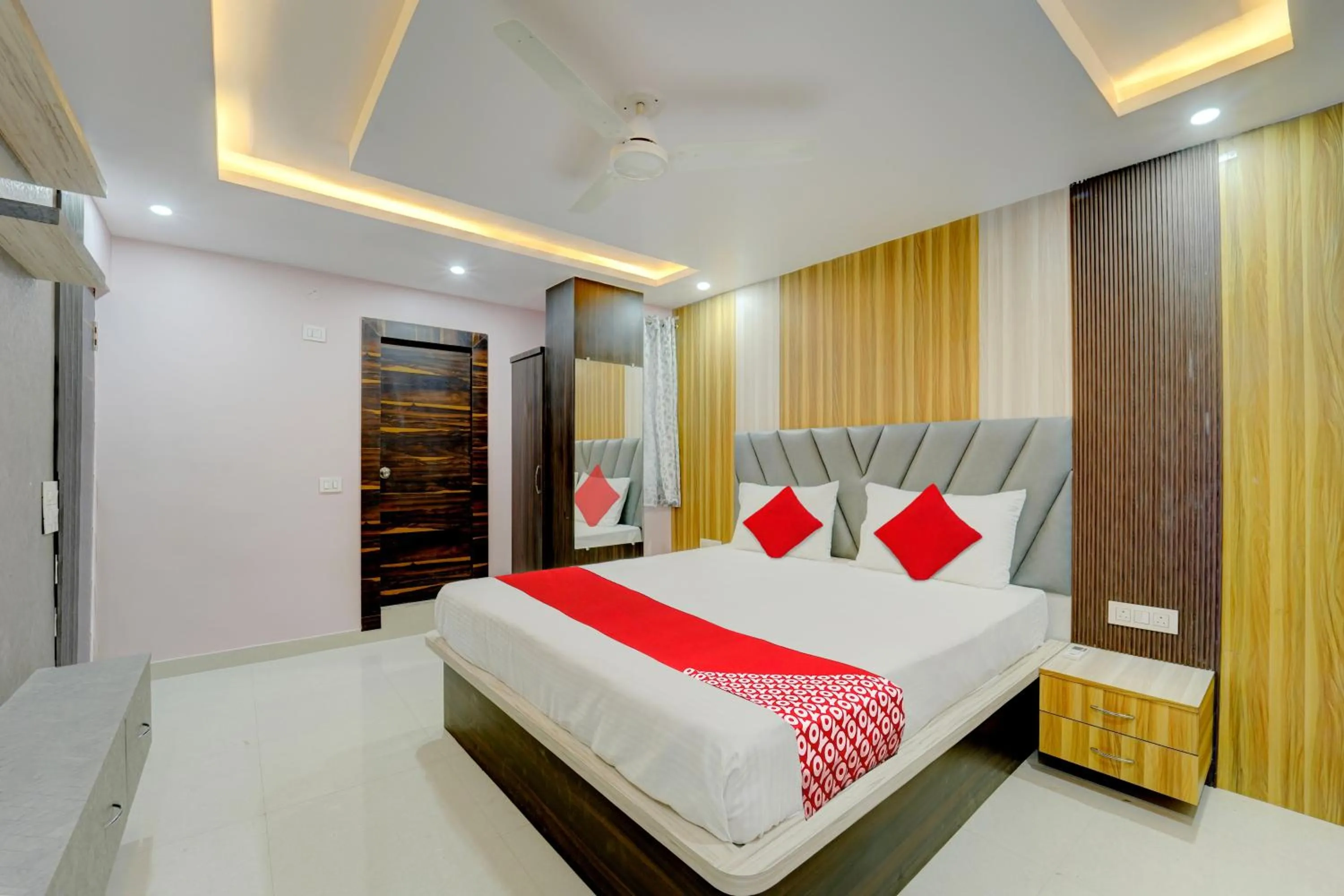 Bedroom, Bed in Hotel O N S Hotel Banquet & Cafe