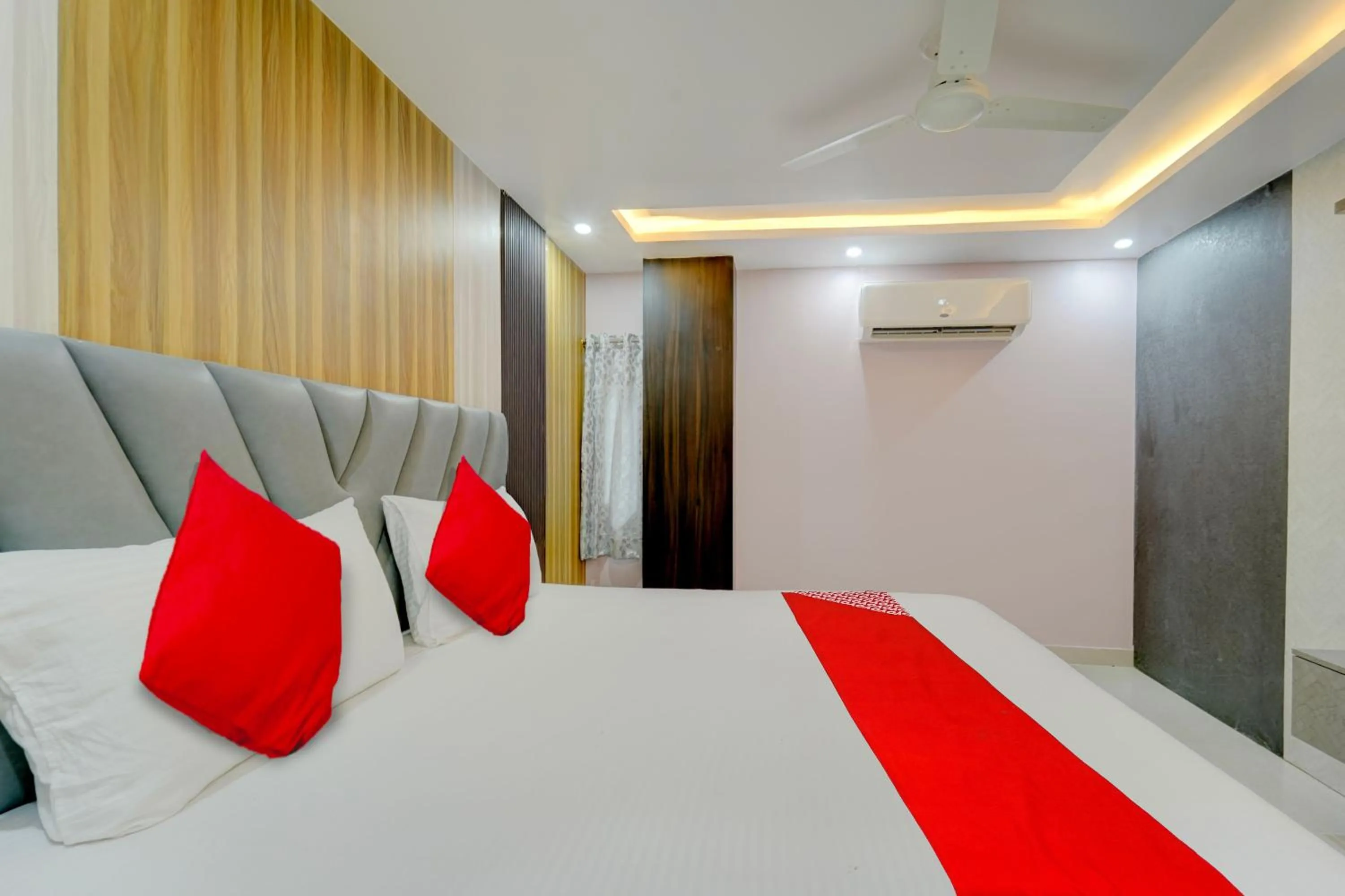 Bedroom, Bed in Hotel O N S Hotel Banquet & Cafe