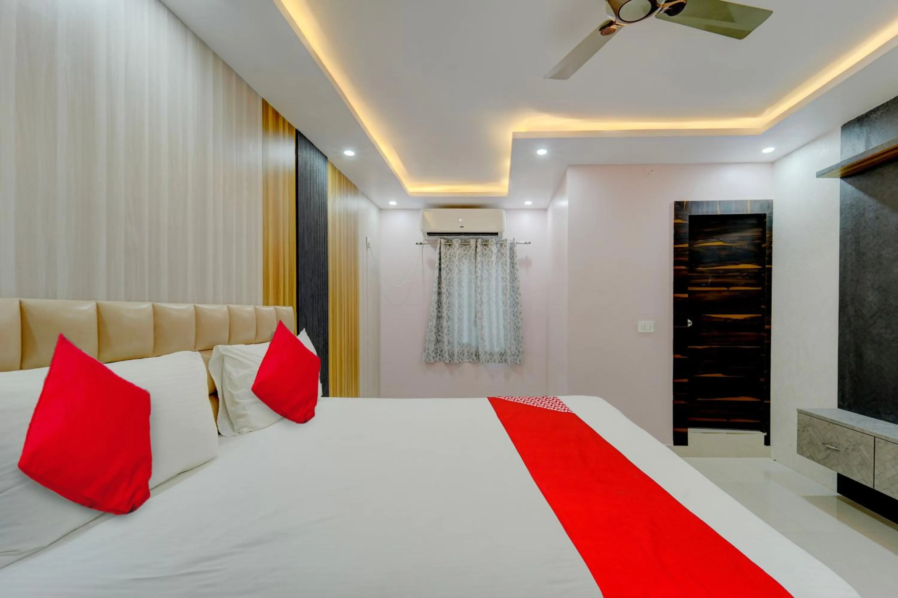 Bathroom, Bed in Hotel O N S Hotel Banquet & Cafe