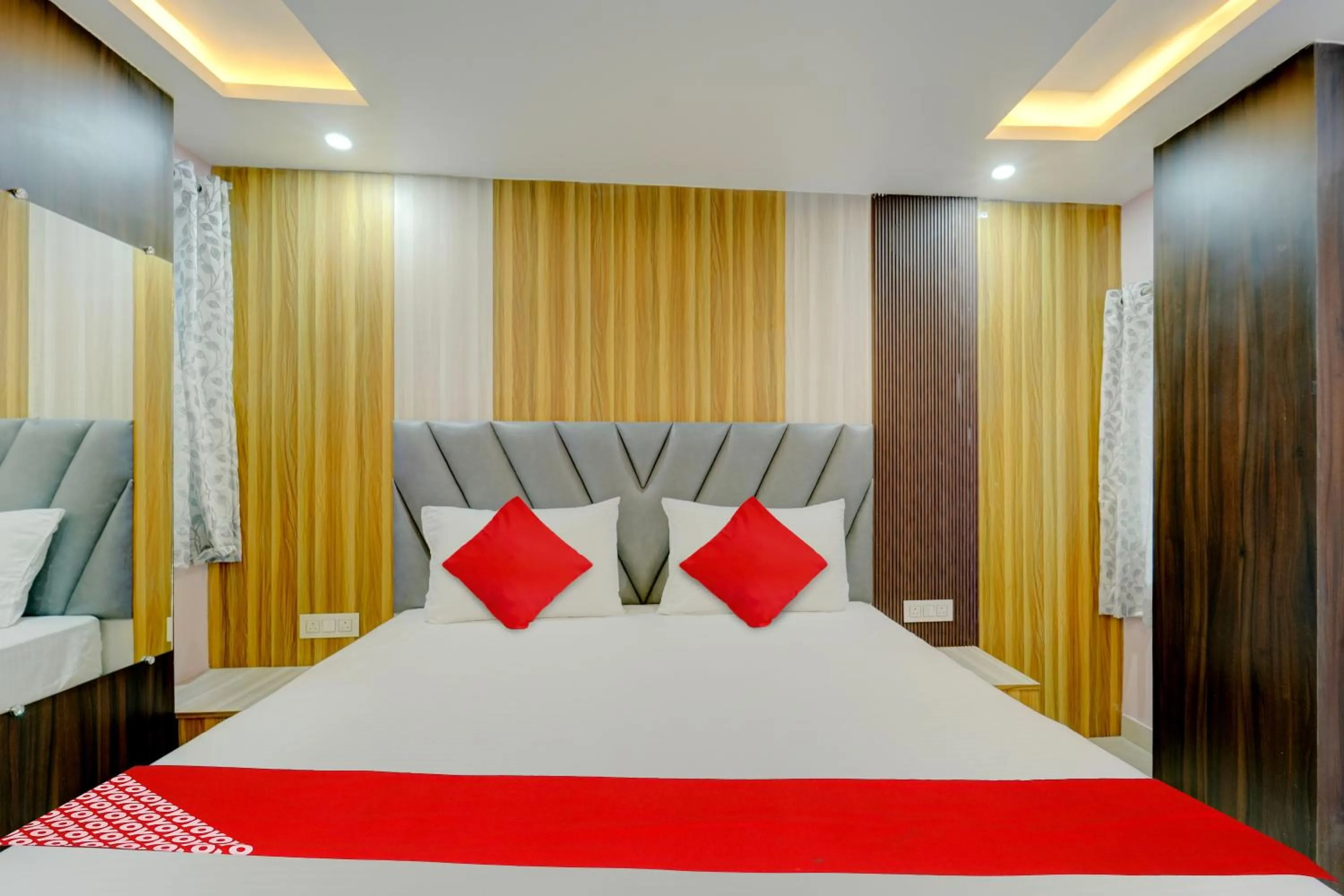 Bedroom, Bed in Hotel O N S Hotel Banquet & Cafe