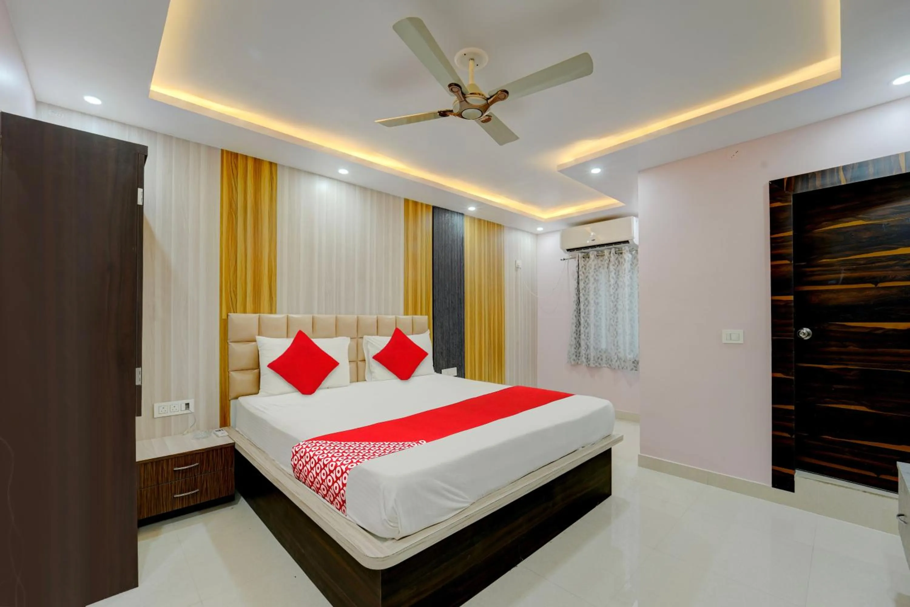 Bedroom, Bed in Hotel O N S Hotel Banquet & Cafe