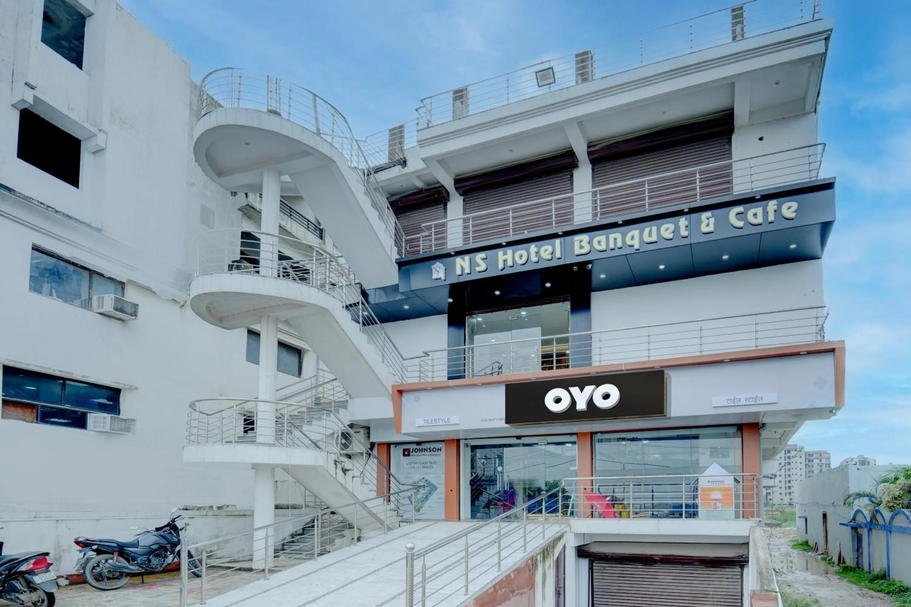 Facade/entrance in Hotel O N S Hotel Banquet & Cafe