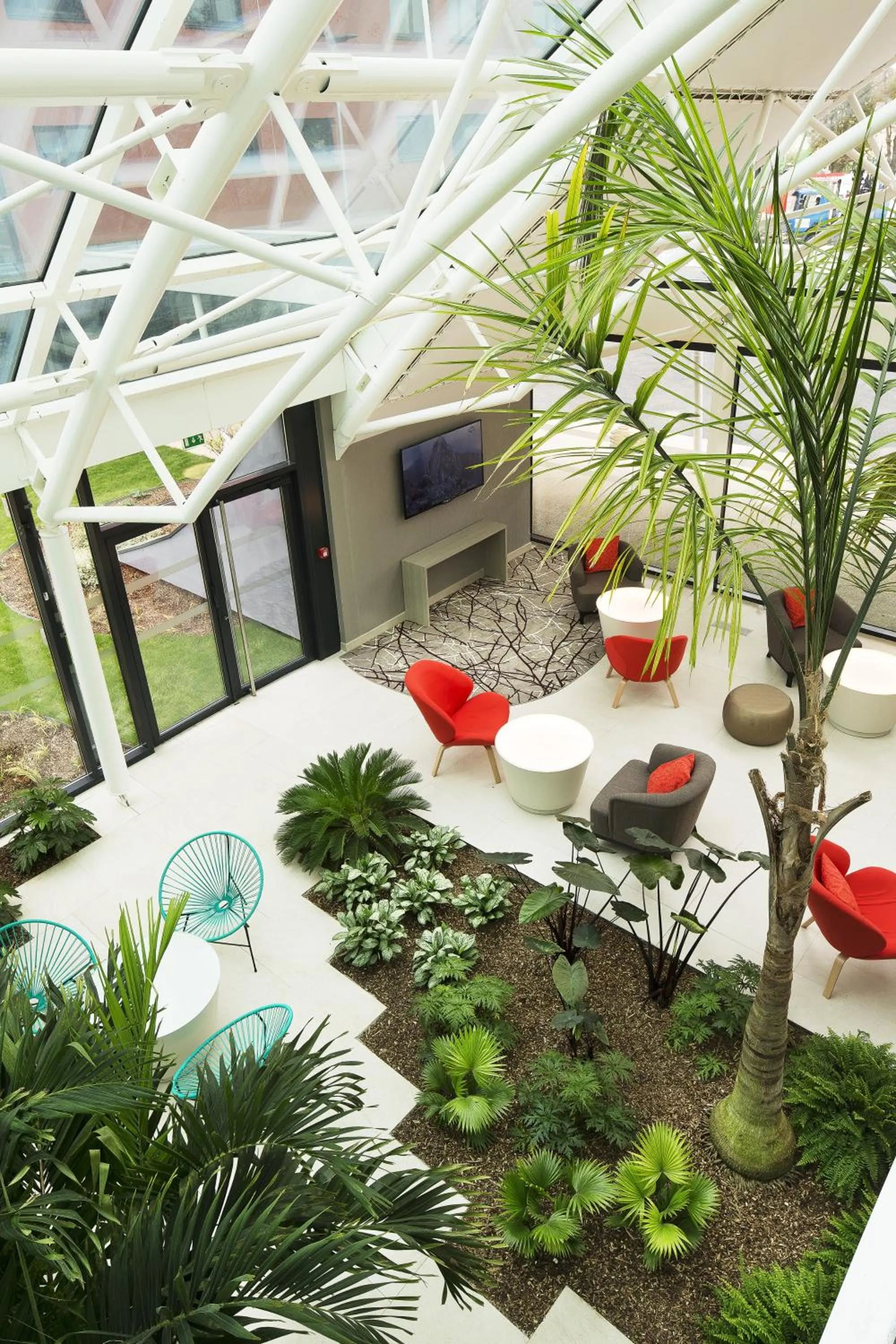 Communal lounge/ TV room in Oceania Paris Roissy CDG