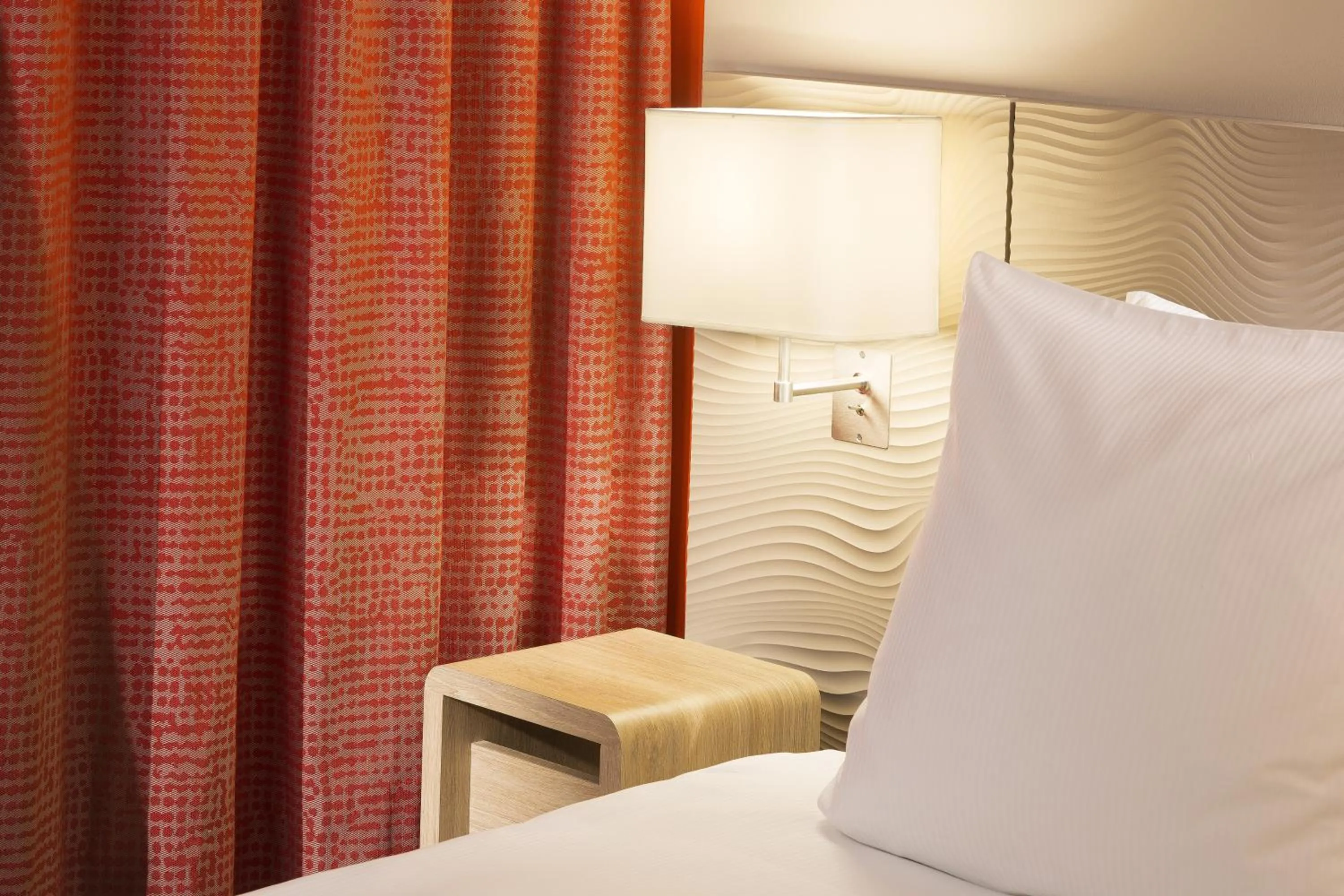 Bed in Oceania Paris Roissy CDG