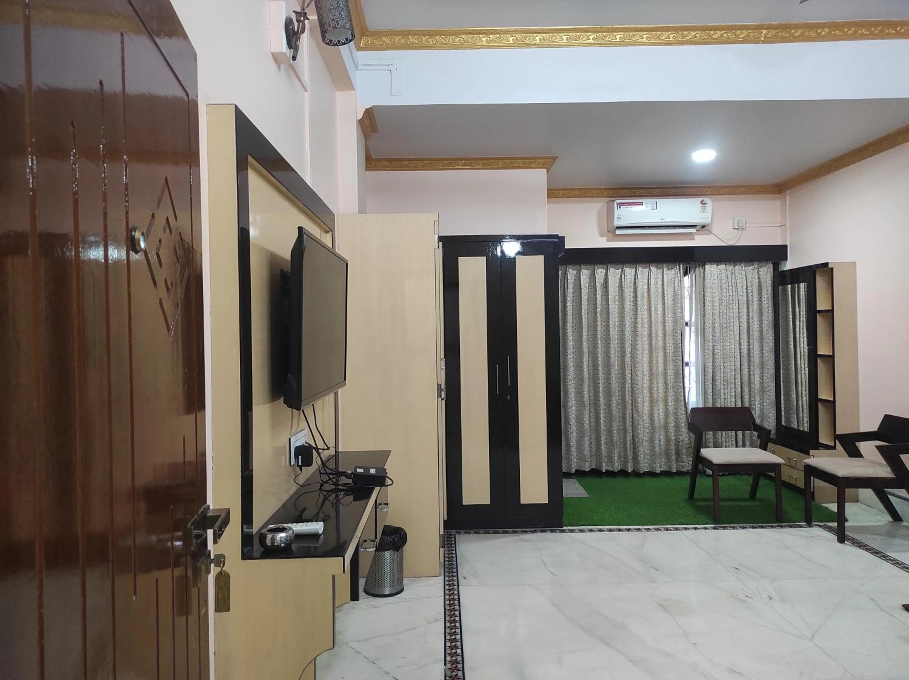 Bed in Hotel Rising Sun