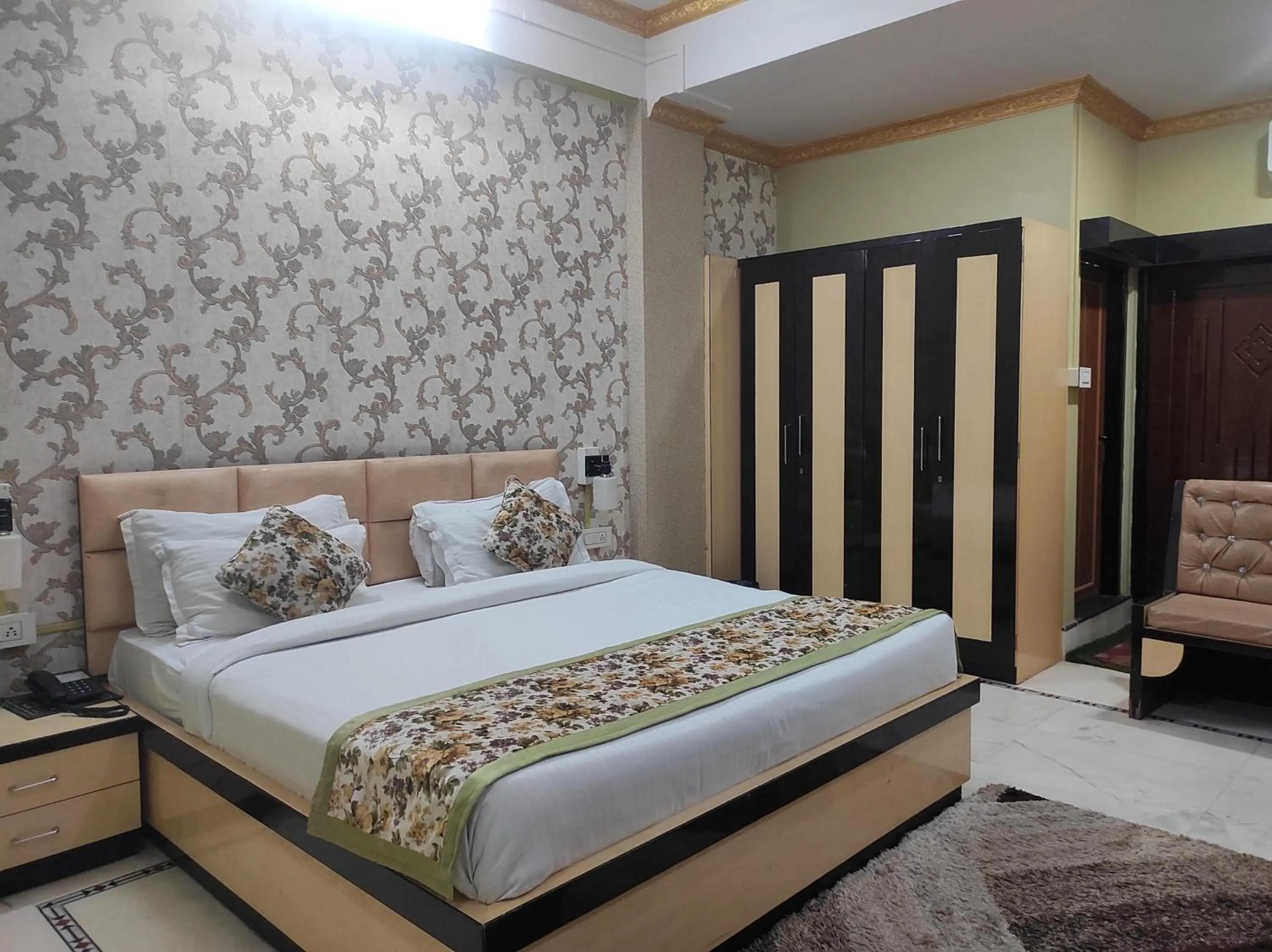 Bed in Hotel Rising Sun