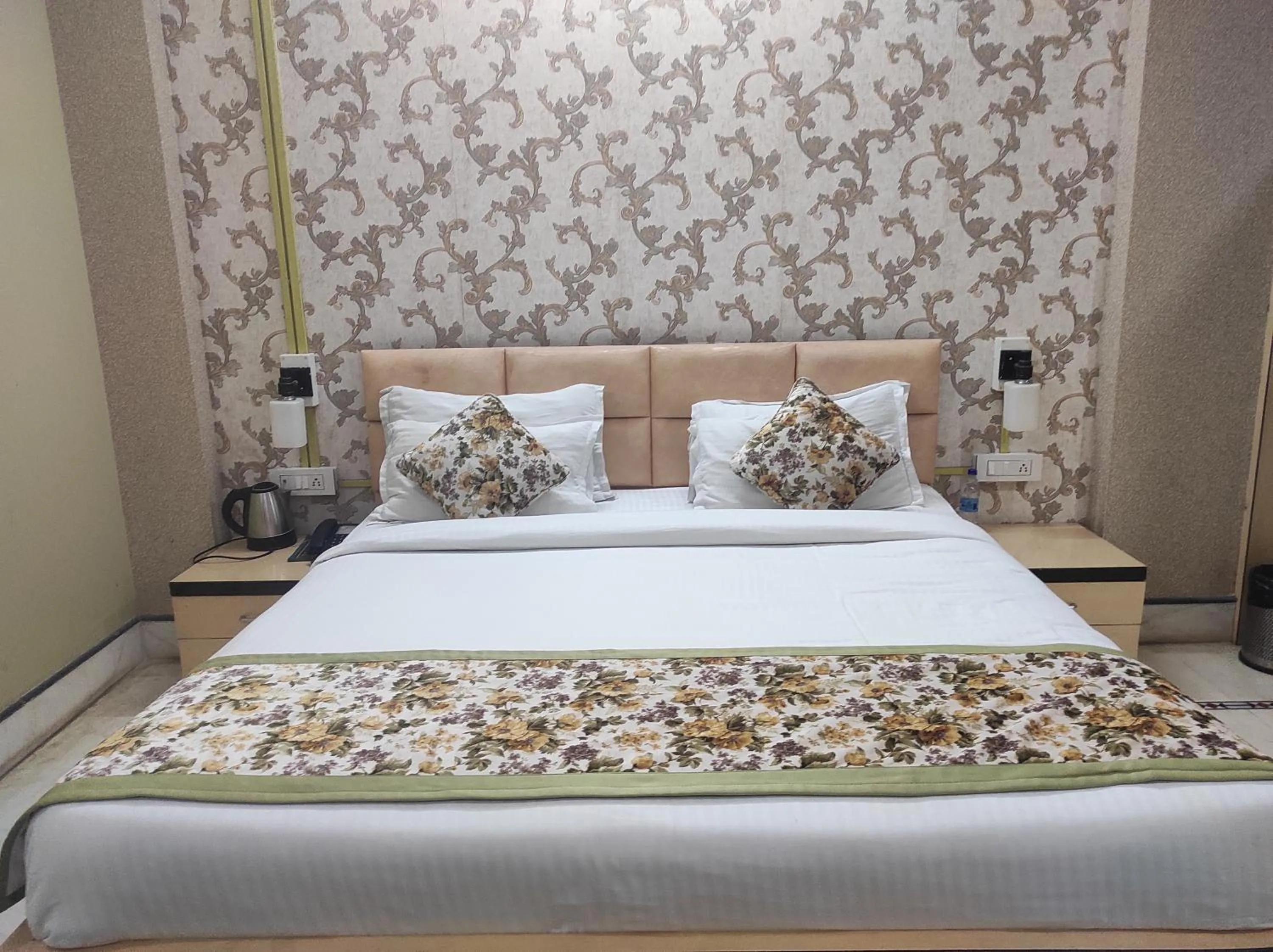 Bed in Hotel Rising Sun