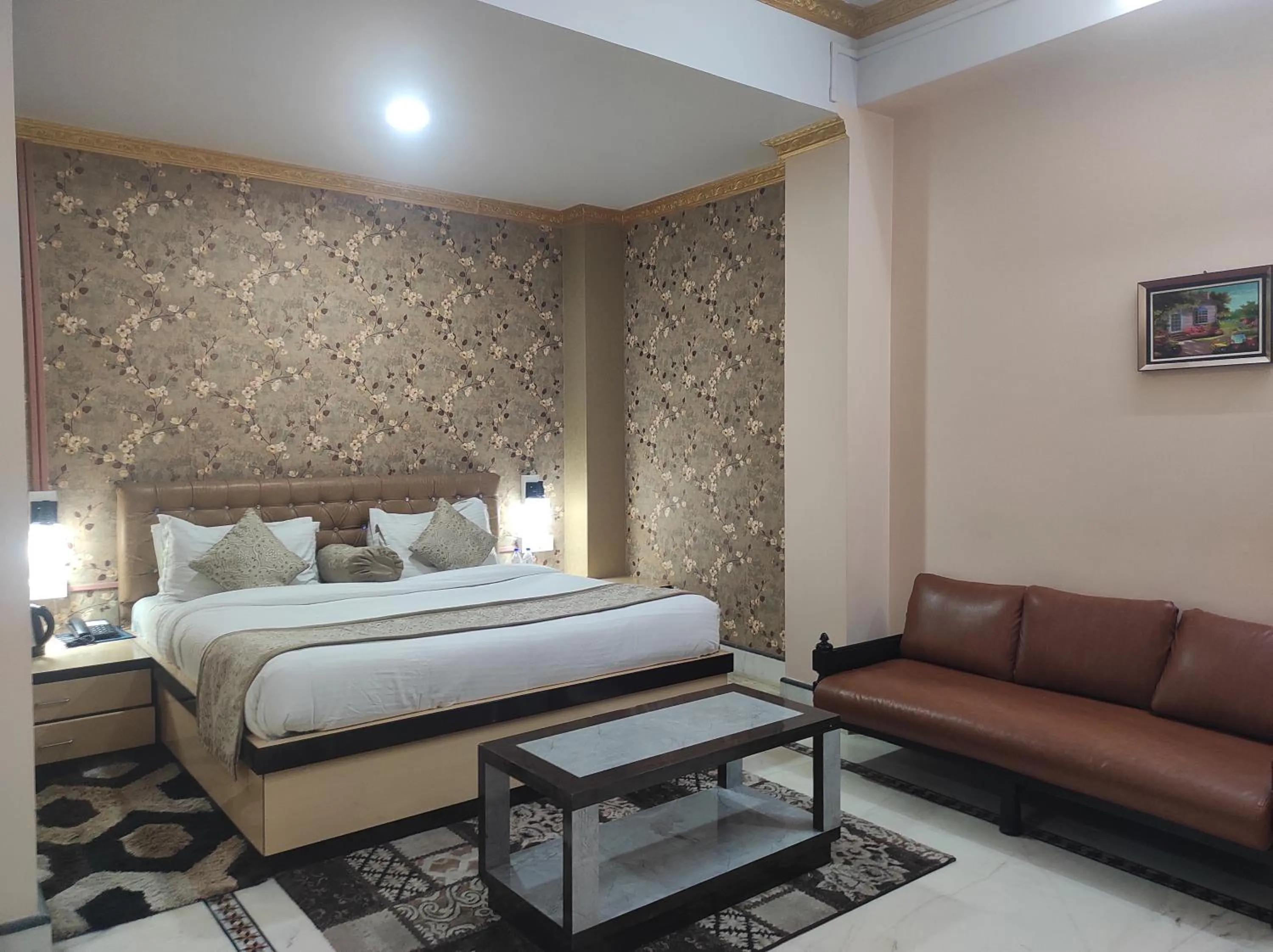 Bed in Hotel Rising Sun