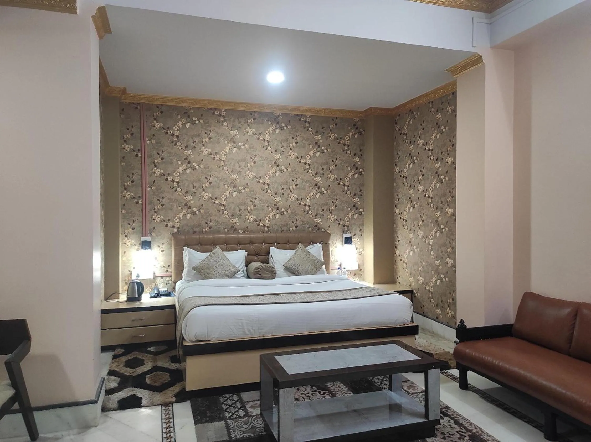 Bed in Hotel Rising Sun