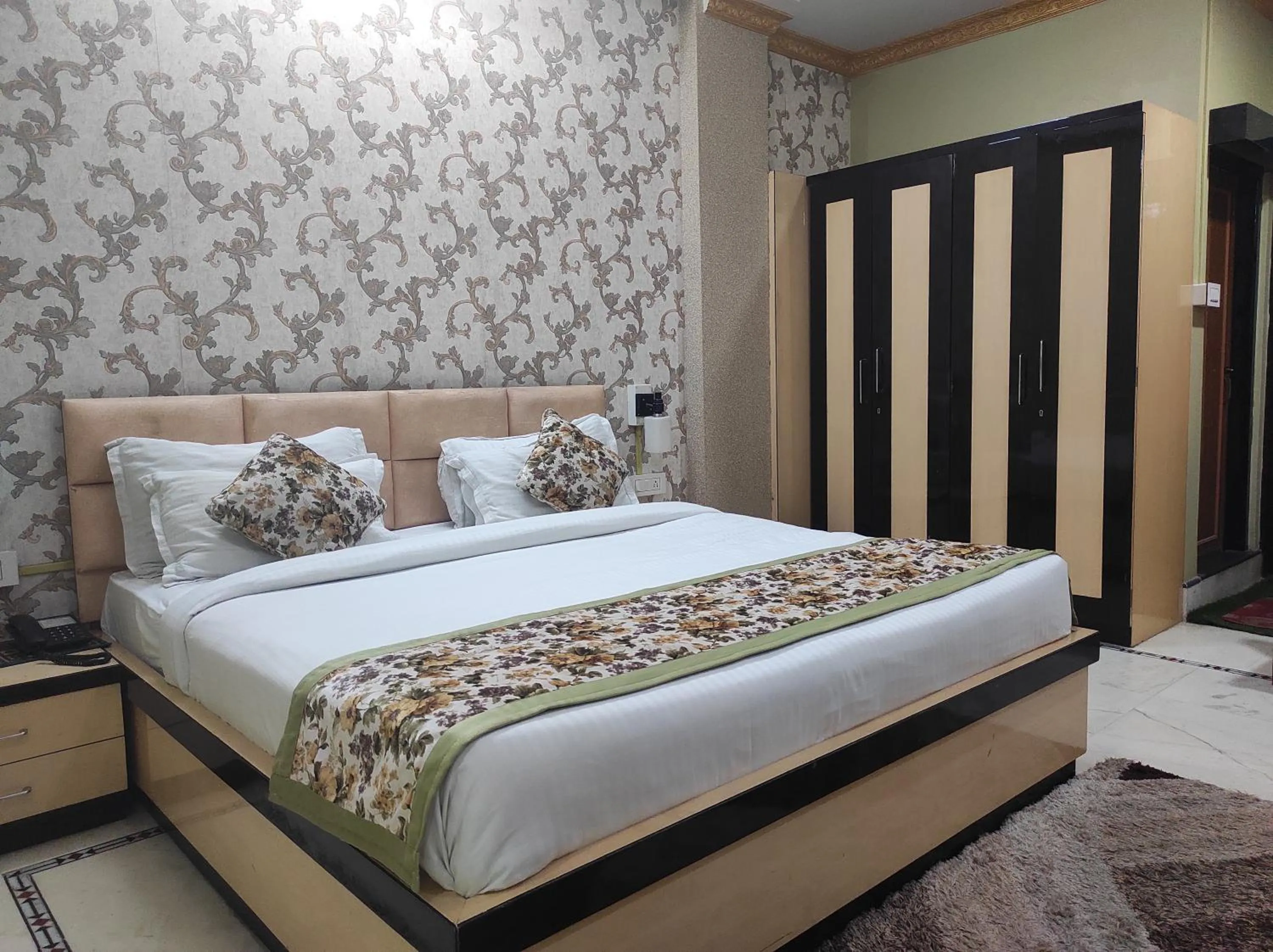 Bed in Hotel Rising Sun