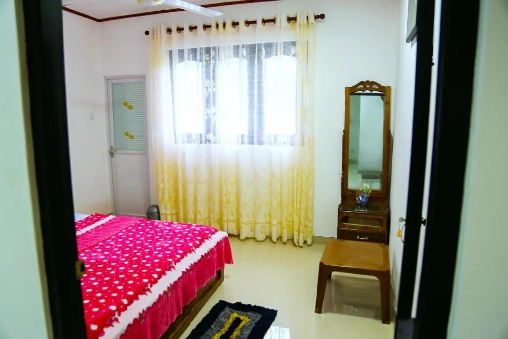 Bed in Indusara Villa Bentota