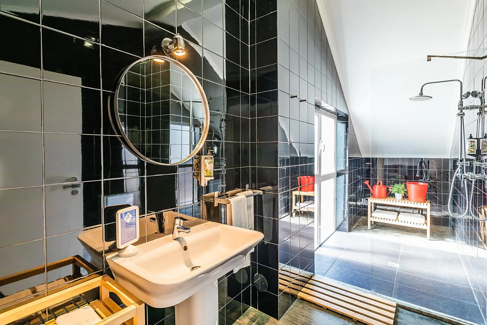 Shower in Emporium Lisbon Suites