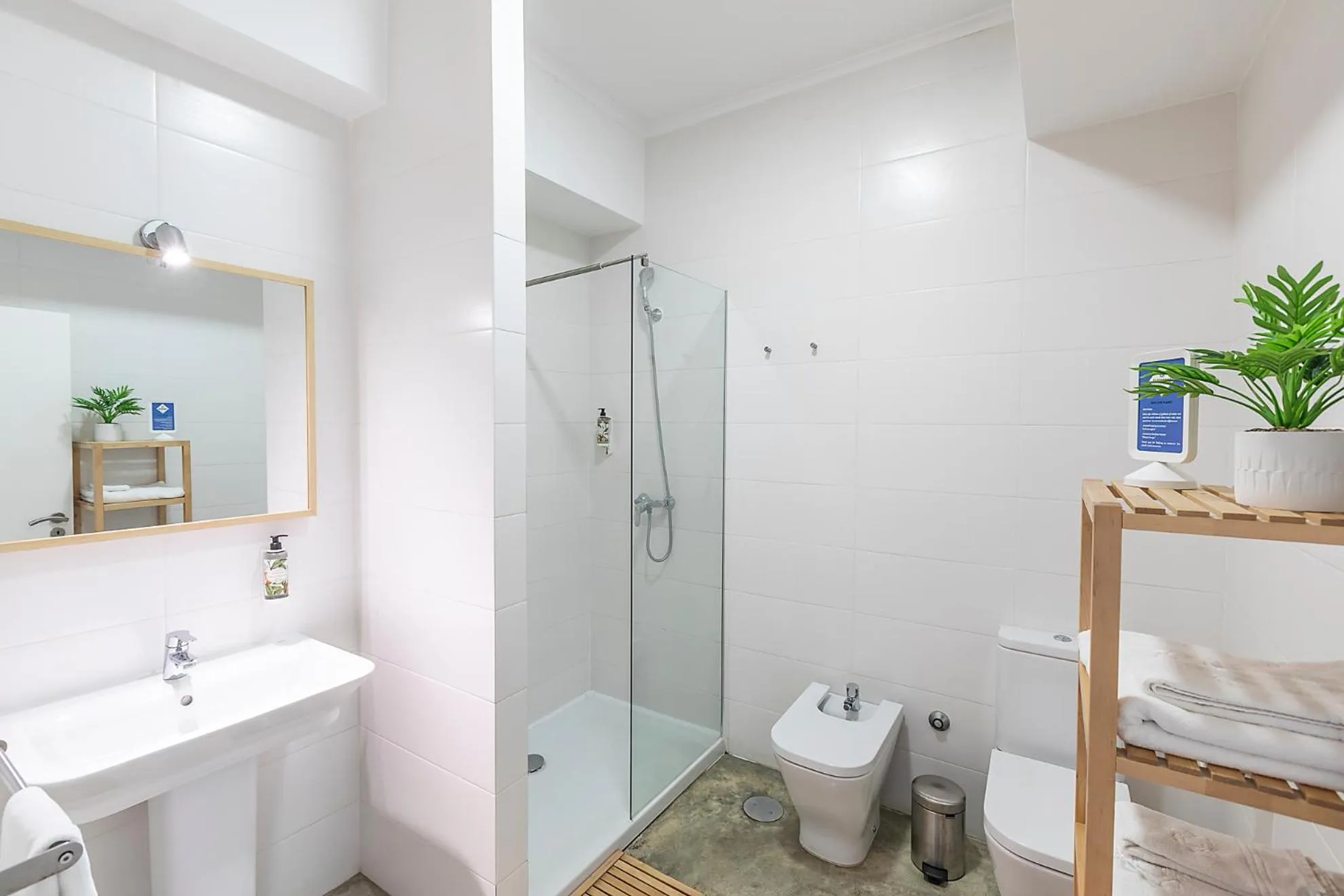 Shower in Emporium Lisbon Suites