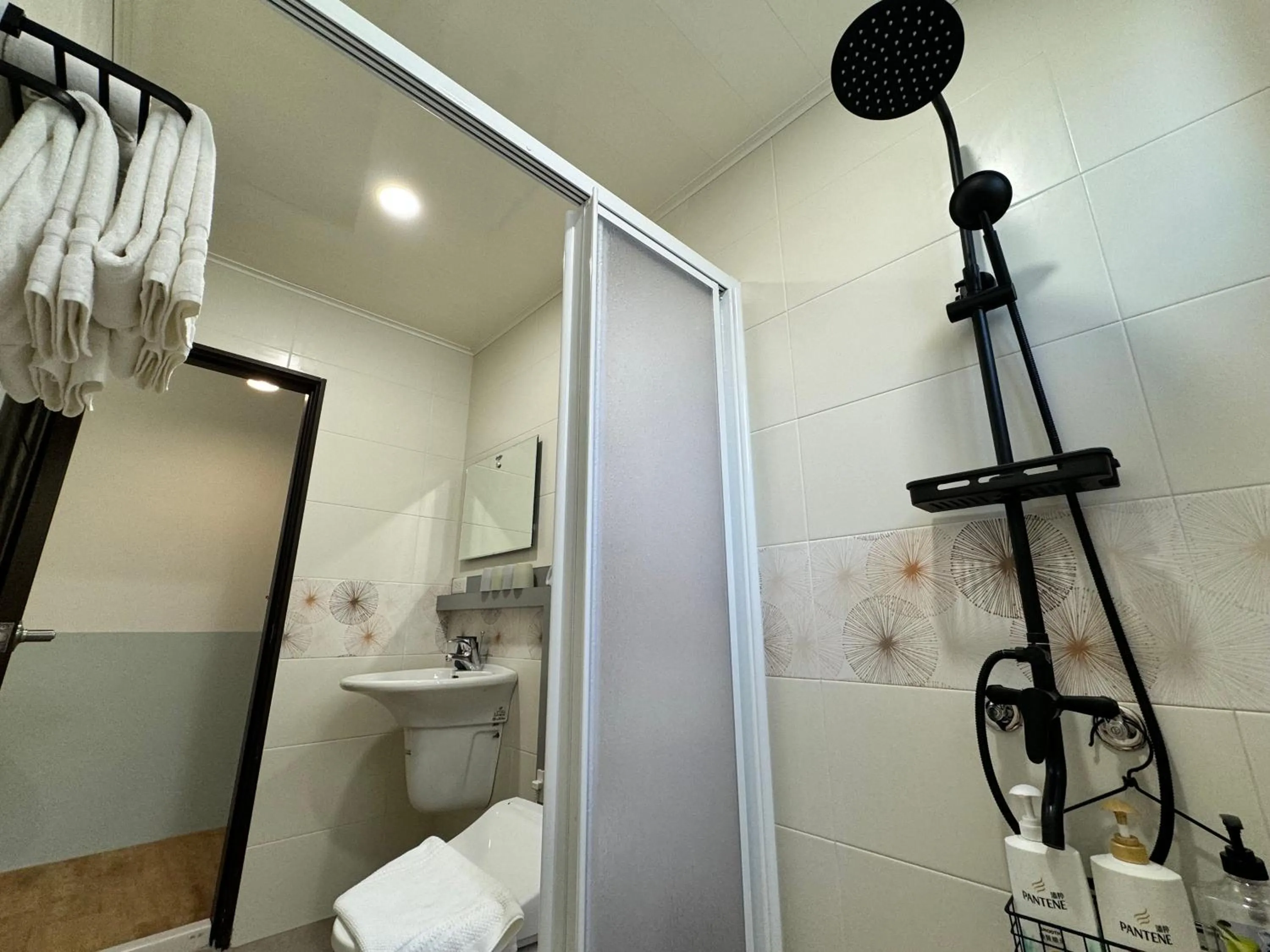 Shower in WinXin House