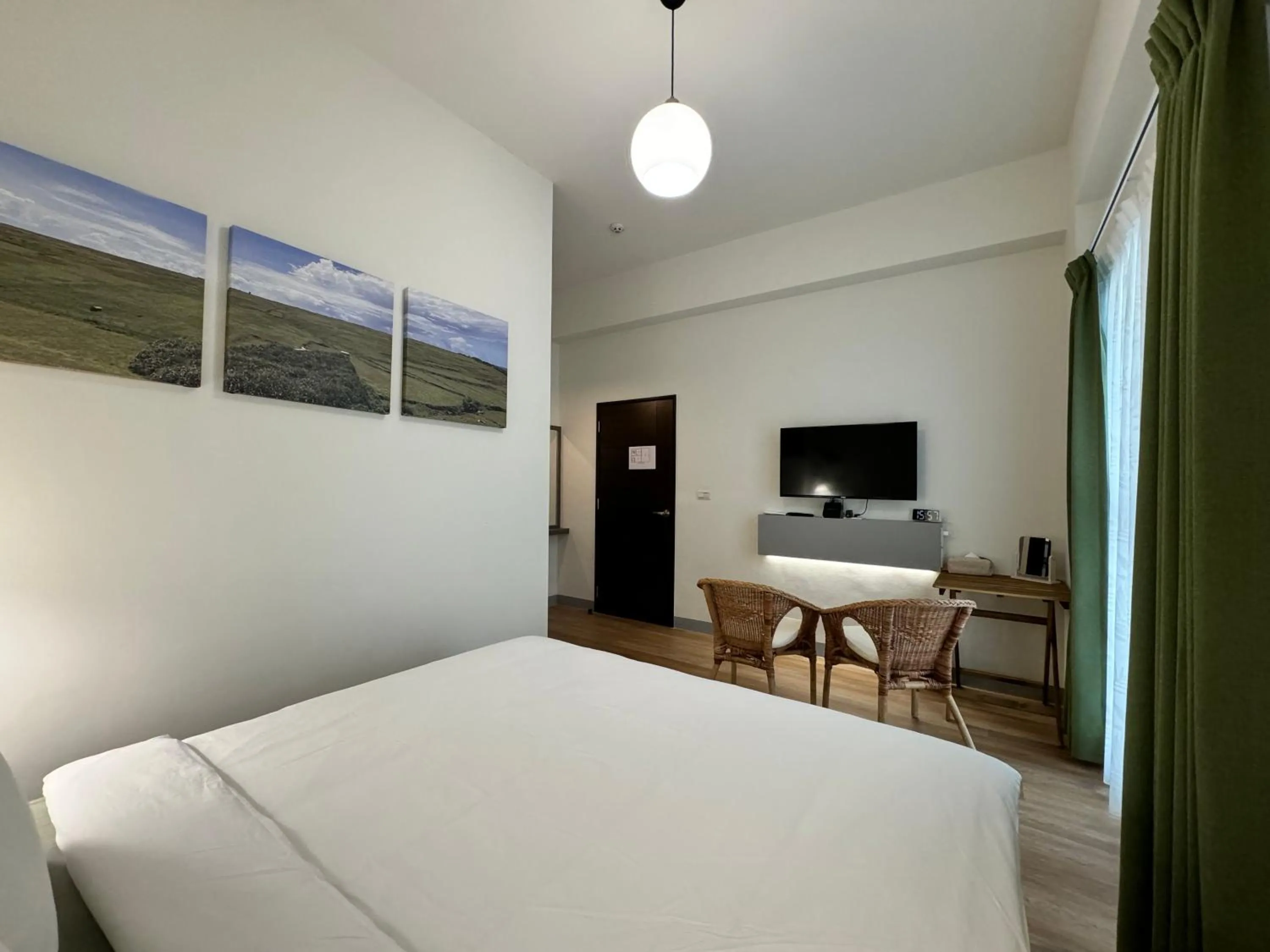 Photo of the whole room, Bed in WinXin House