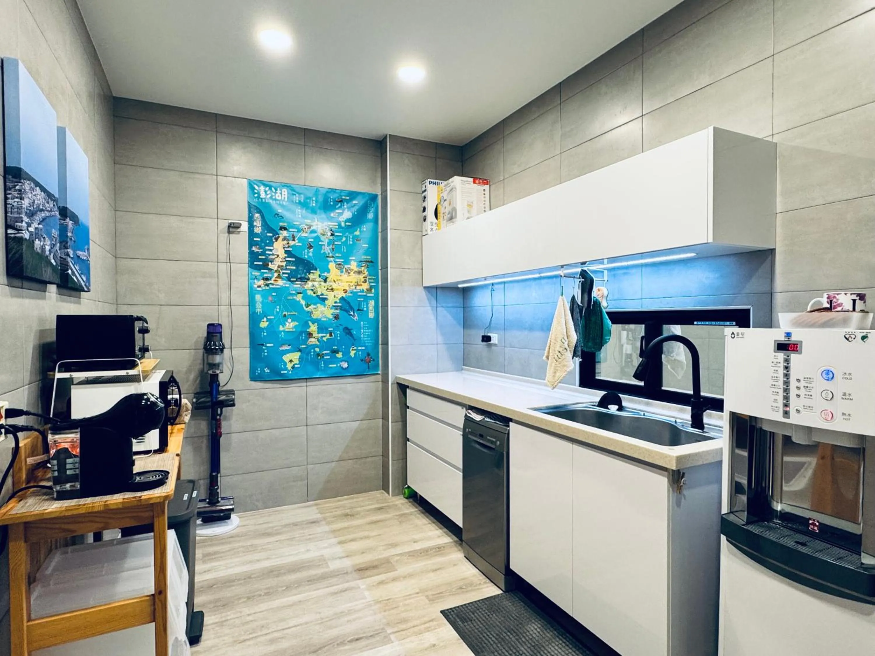 Communal kitchen in WinXin House