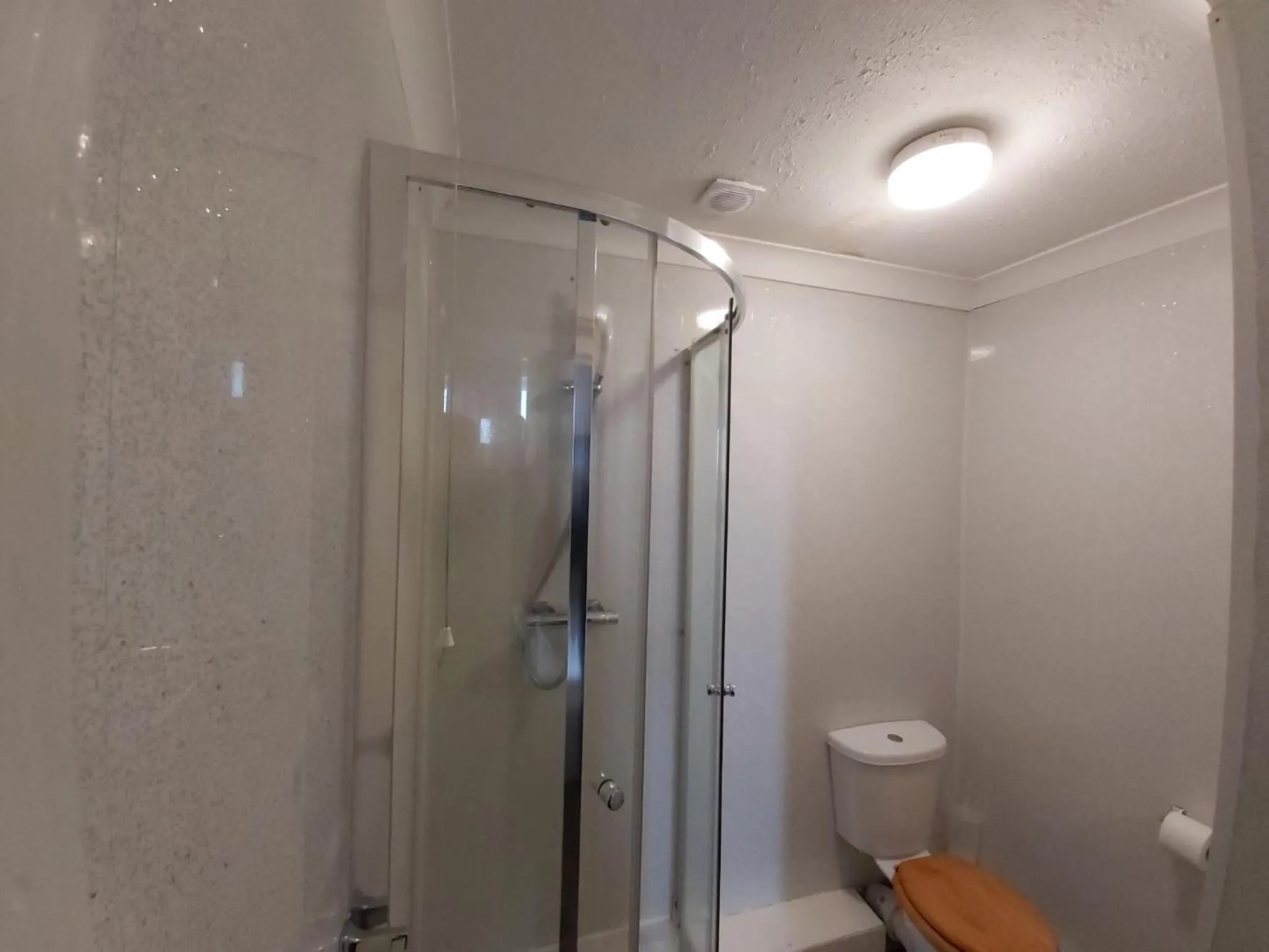 Shower in Channel View Hotel