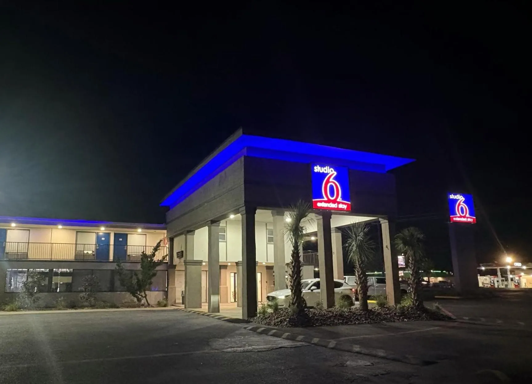 Property building in Studio 6 Alvin, TX