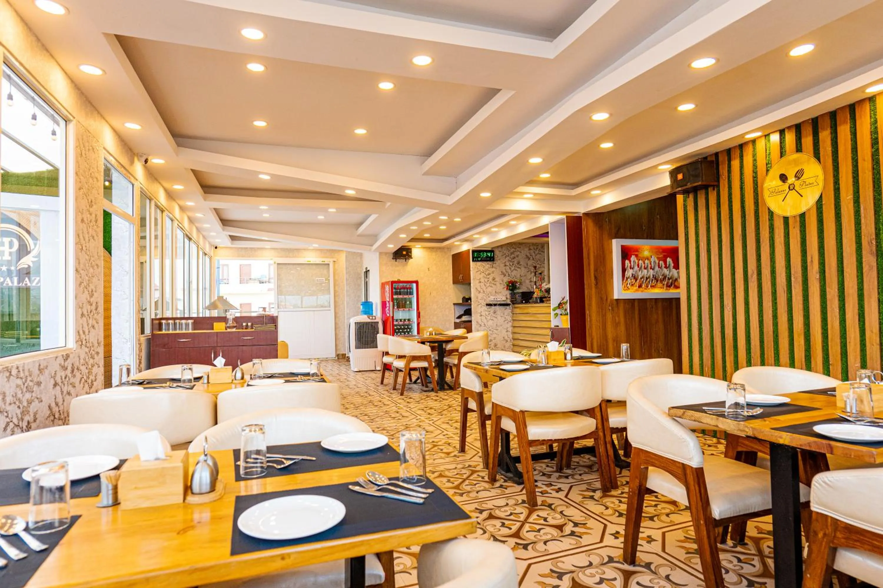 Restaurant/places to eat in Hotel Palazzo