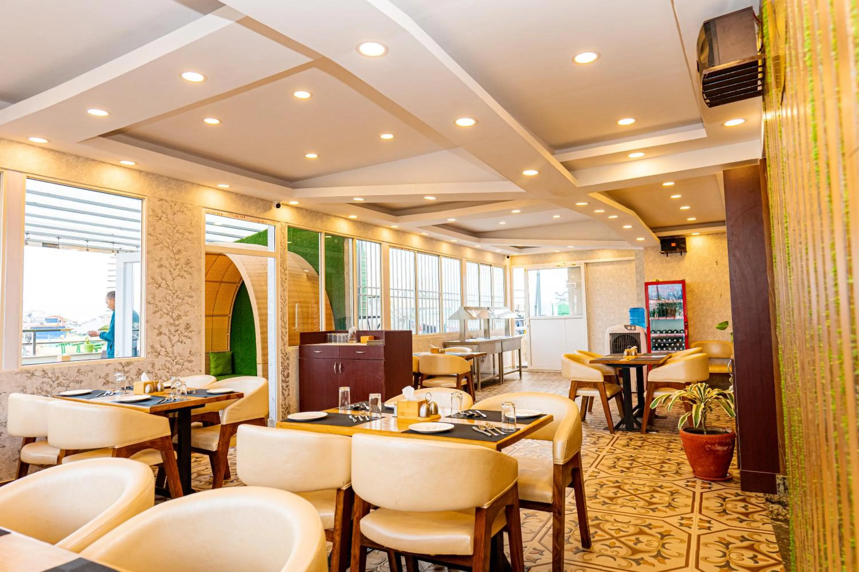 Restaurant/places to eat in Hotel Palazzo