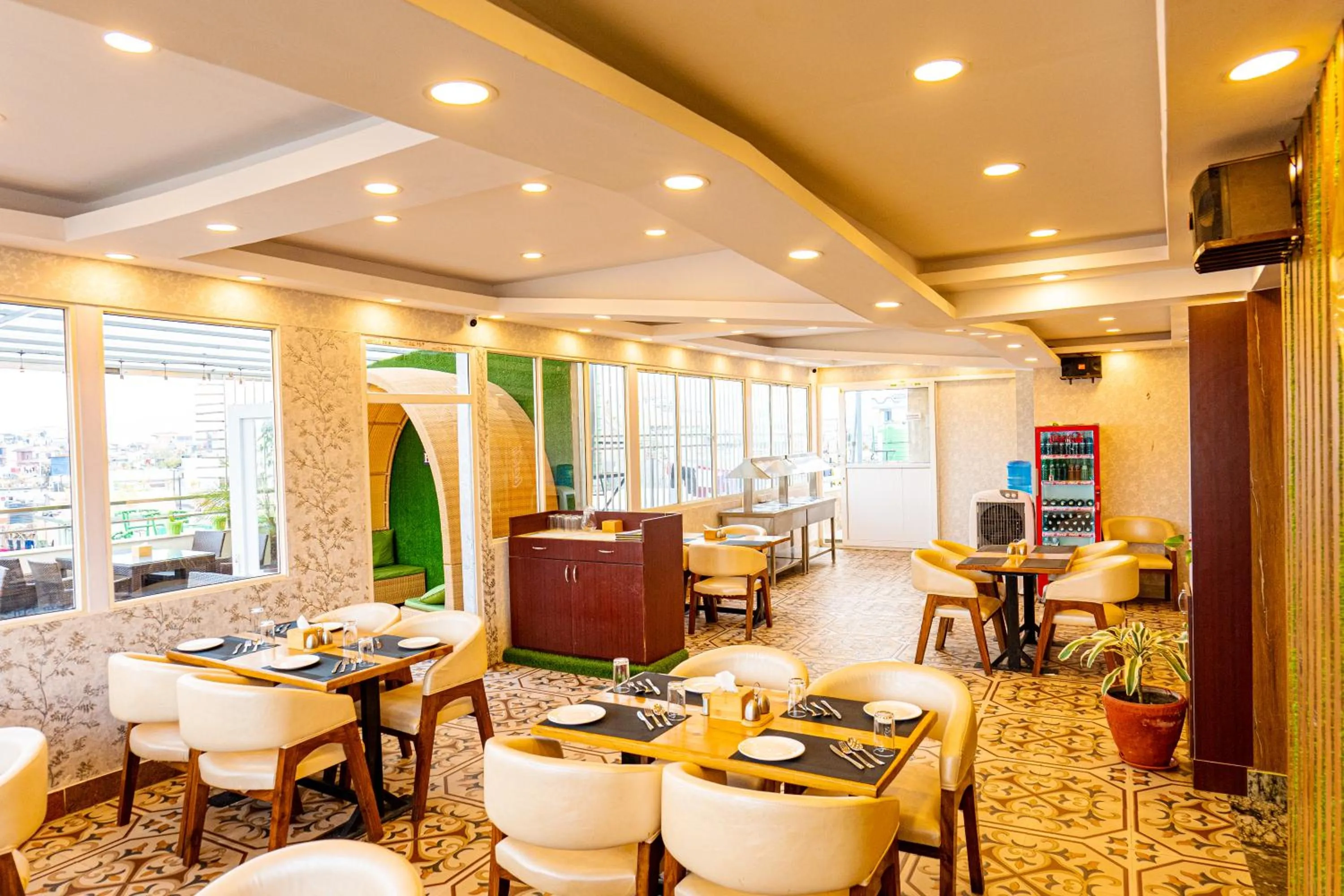 Restaurant/places to eat in Hotel Palazzo