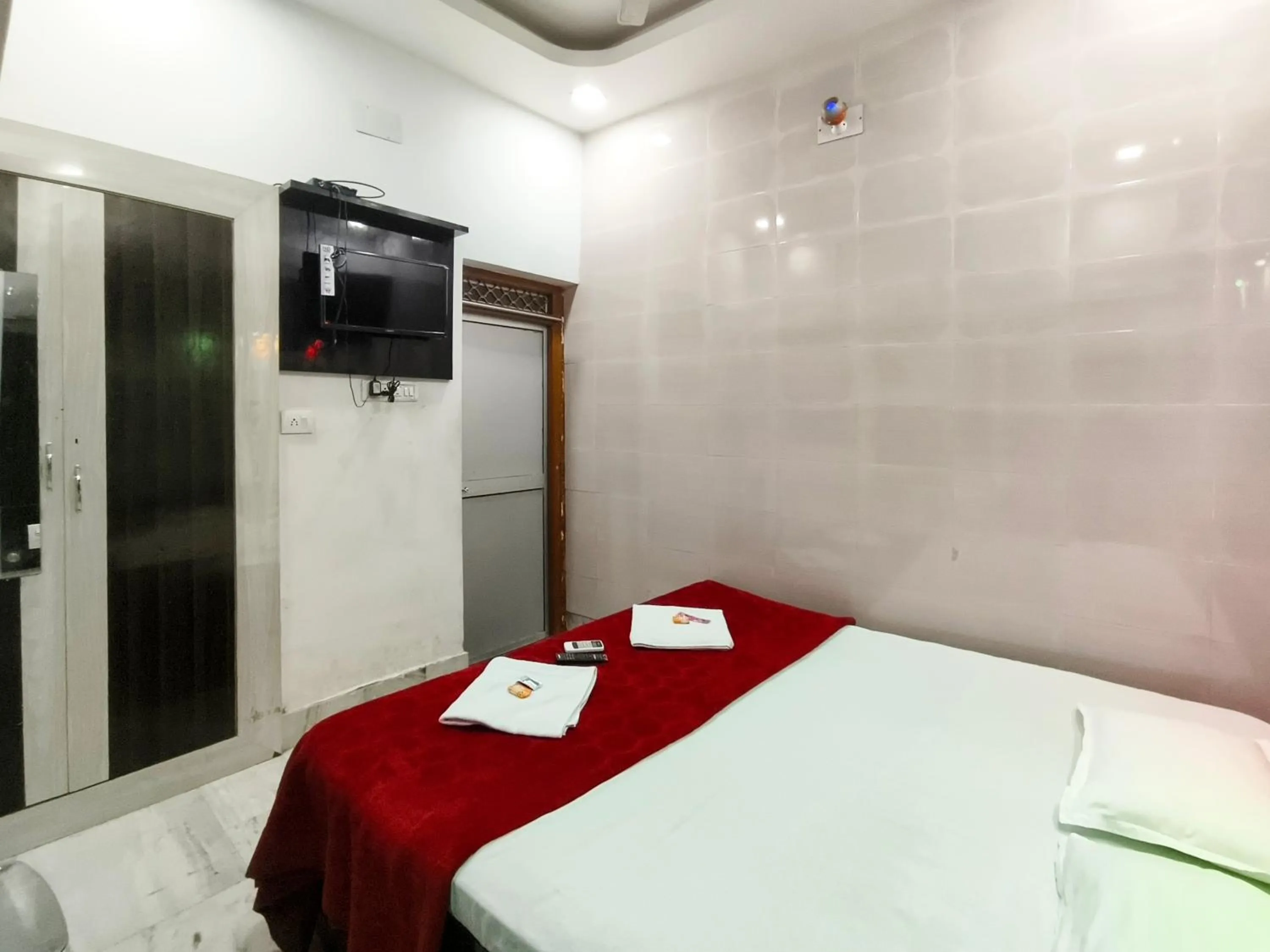 TV and multimedia, Bed in Bobby Premium Residency 350m from Jagannath temple
