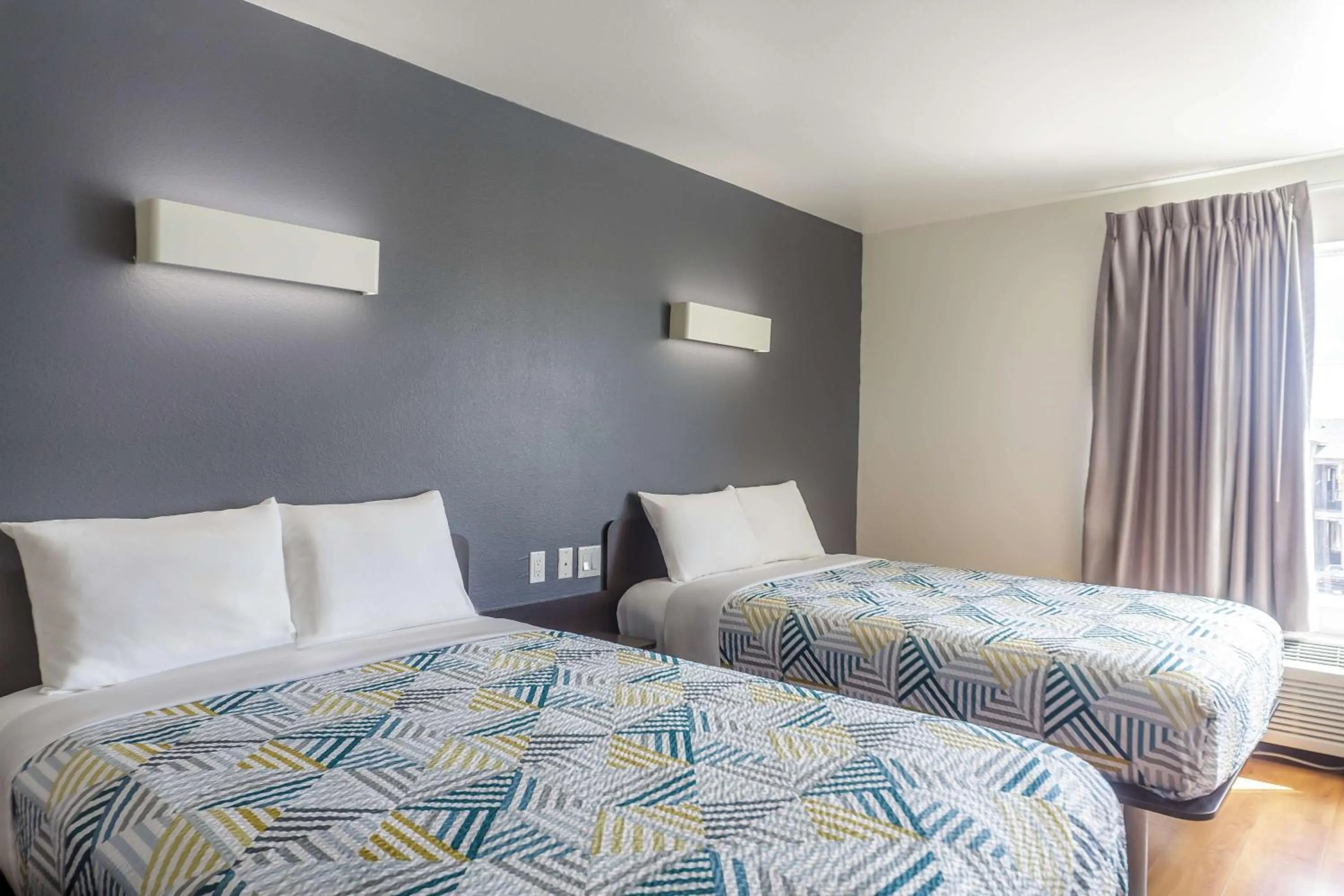 Bedroom, Bed in Motel 6-Laredo, TX - Airport