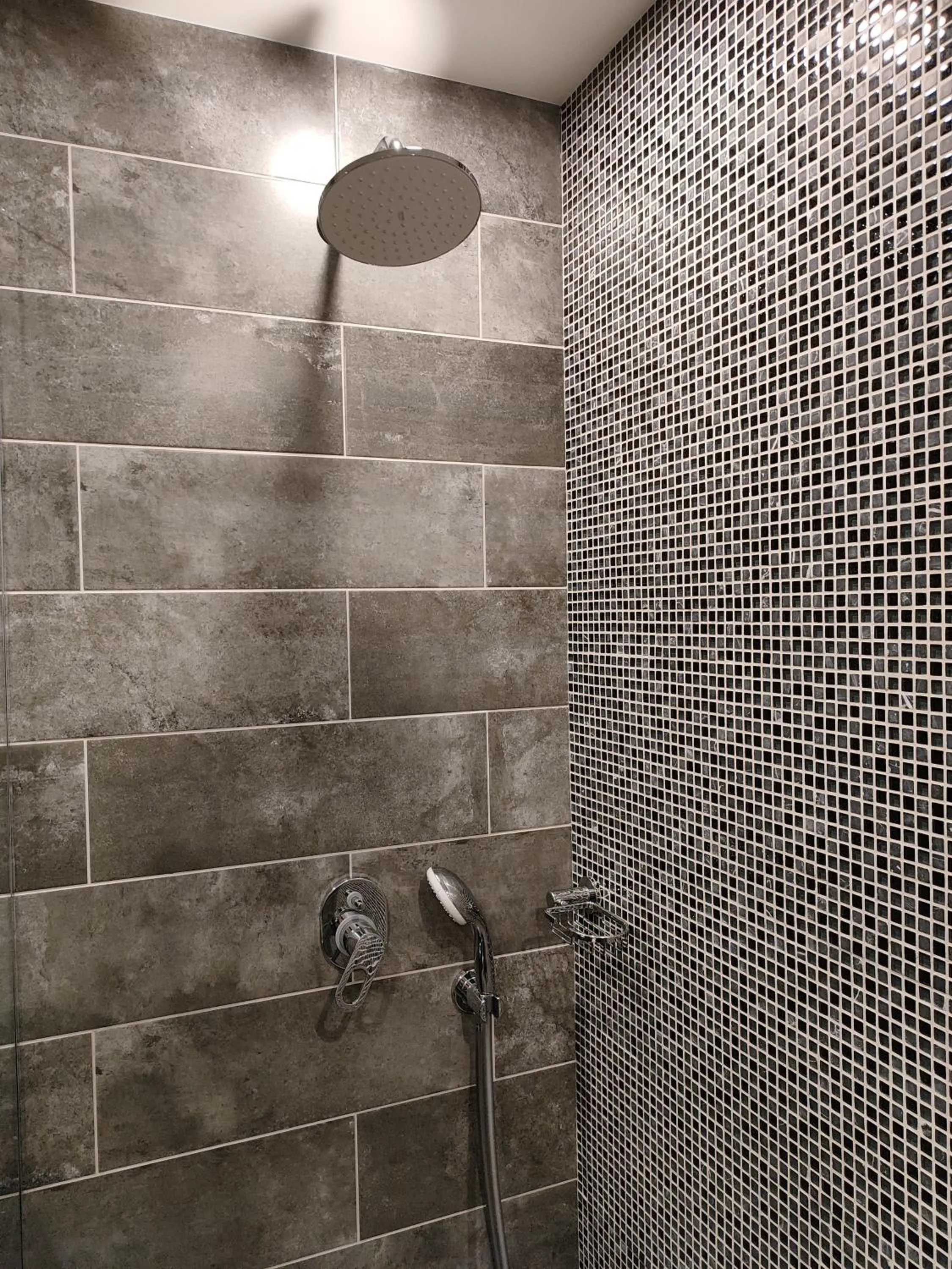Shower in Orienta Hotel Gyumri