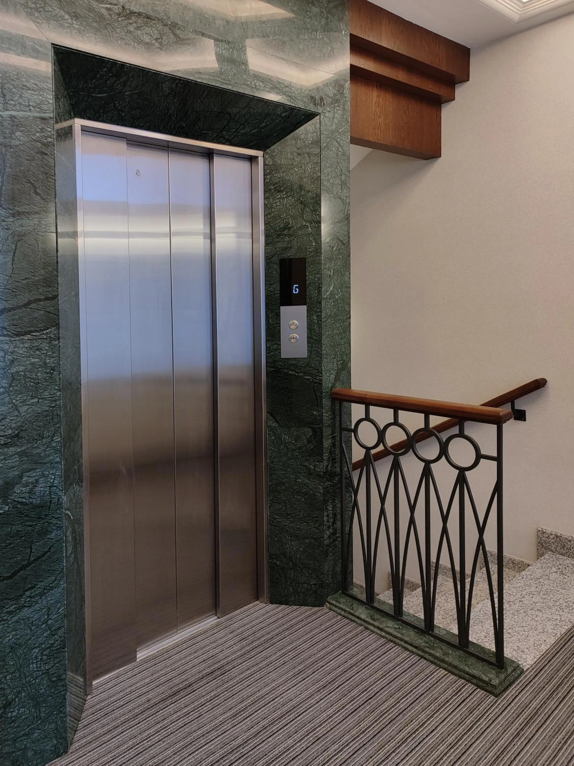 elevator in Orienta Hotel Gyumri