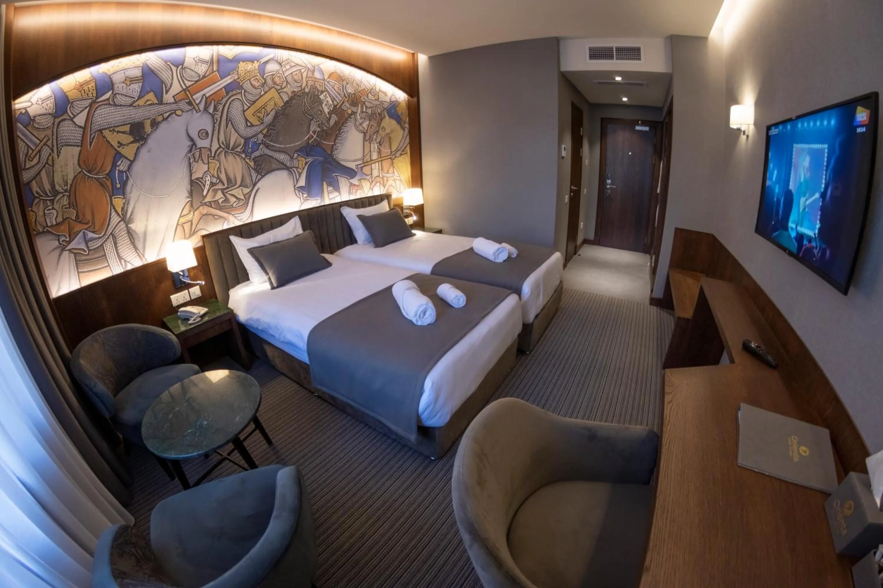 Communal lounge/ TV room in Orienta Hotel Gyumri